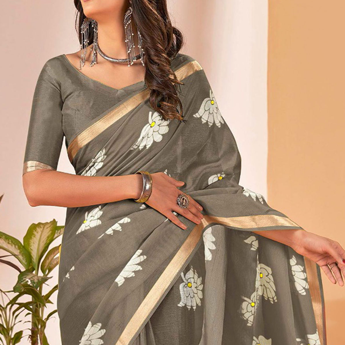 Grey Floral Printed Cotton Blend Saree With Tassels