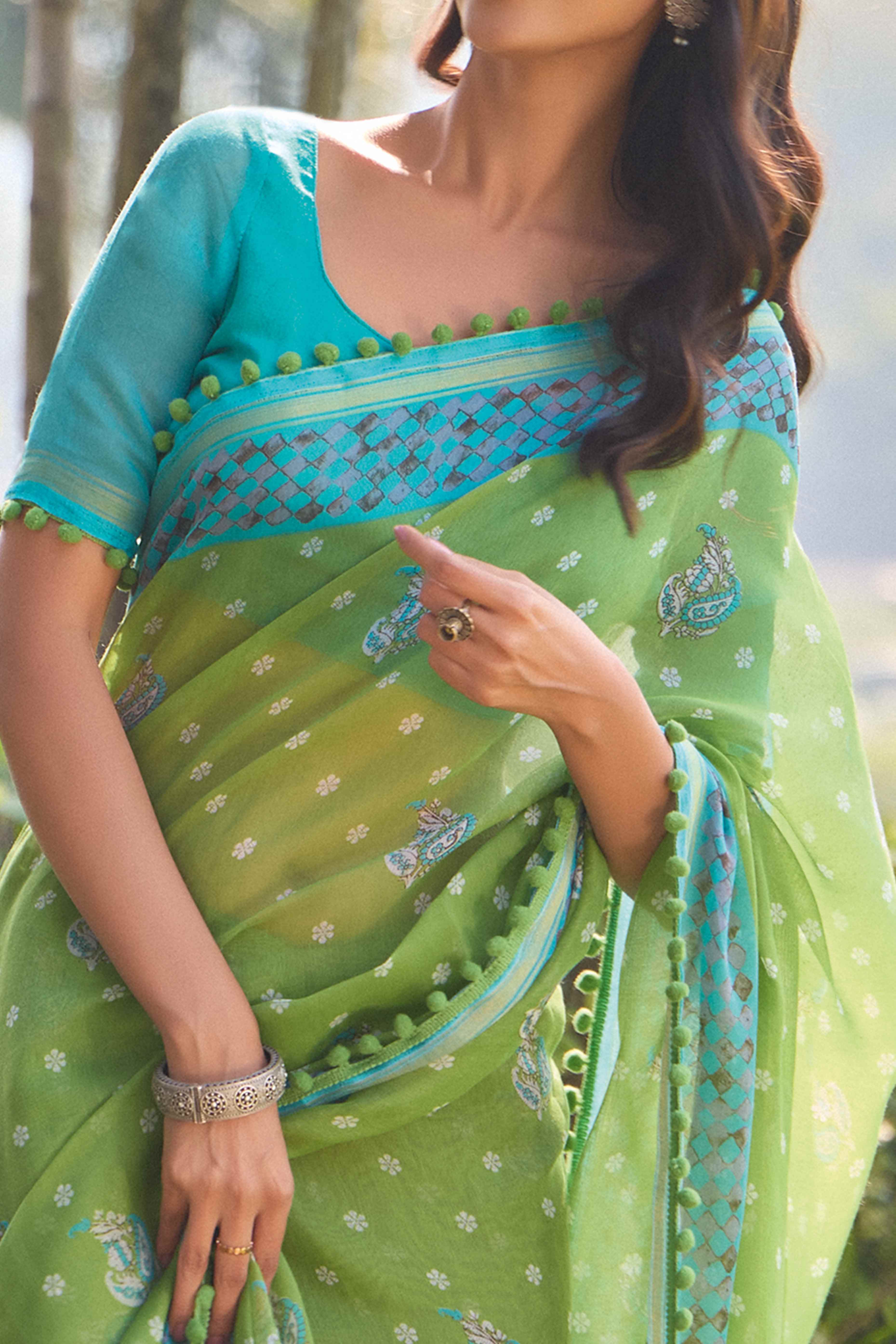 Green Printed Cotton Blend Saree With Pumpum Lace