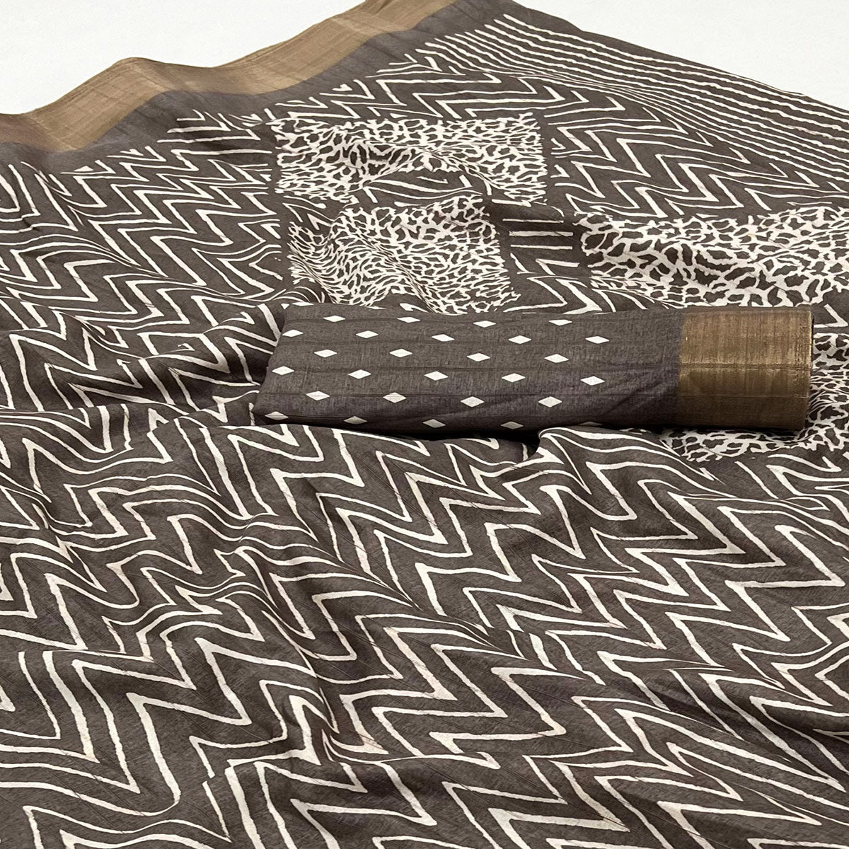 Brown Printed Cotton Blend Saree With Woven Border