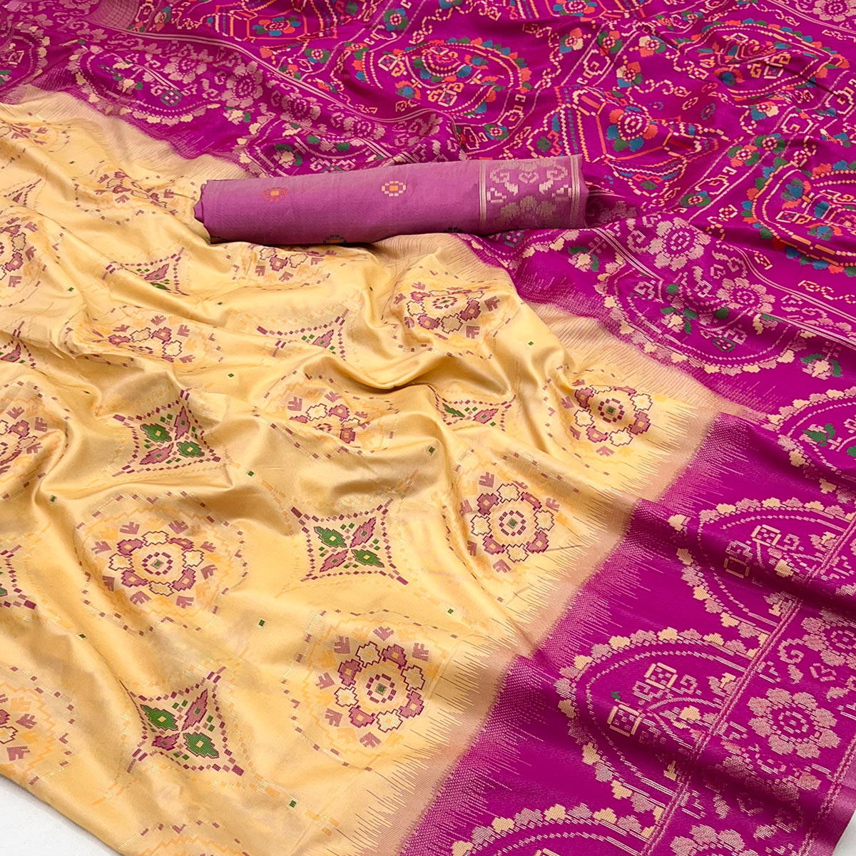 Cream & Pink Floral Woven Pure Silk Saree