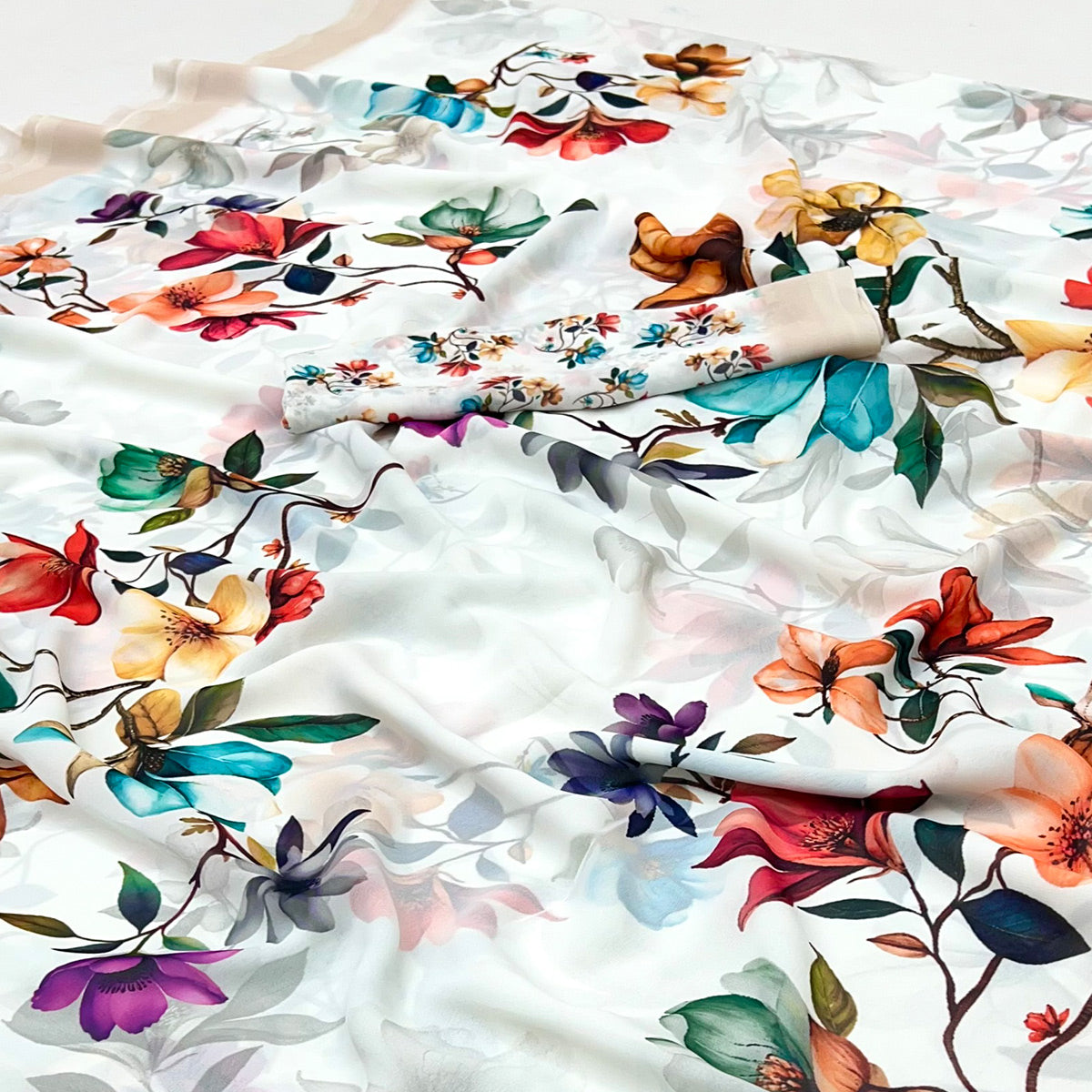 White Floral Printed Saree in Flowing Georgette Fabric