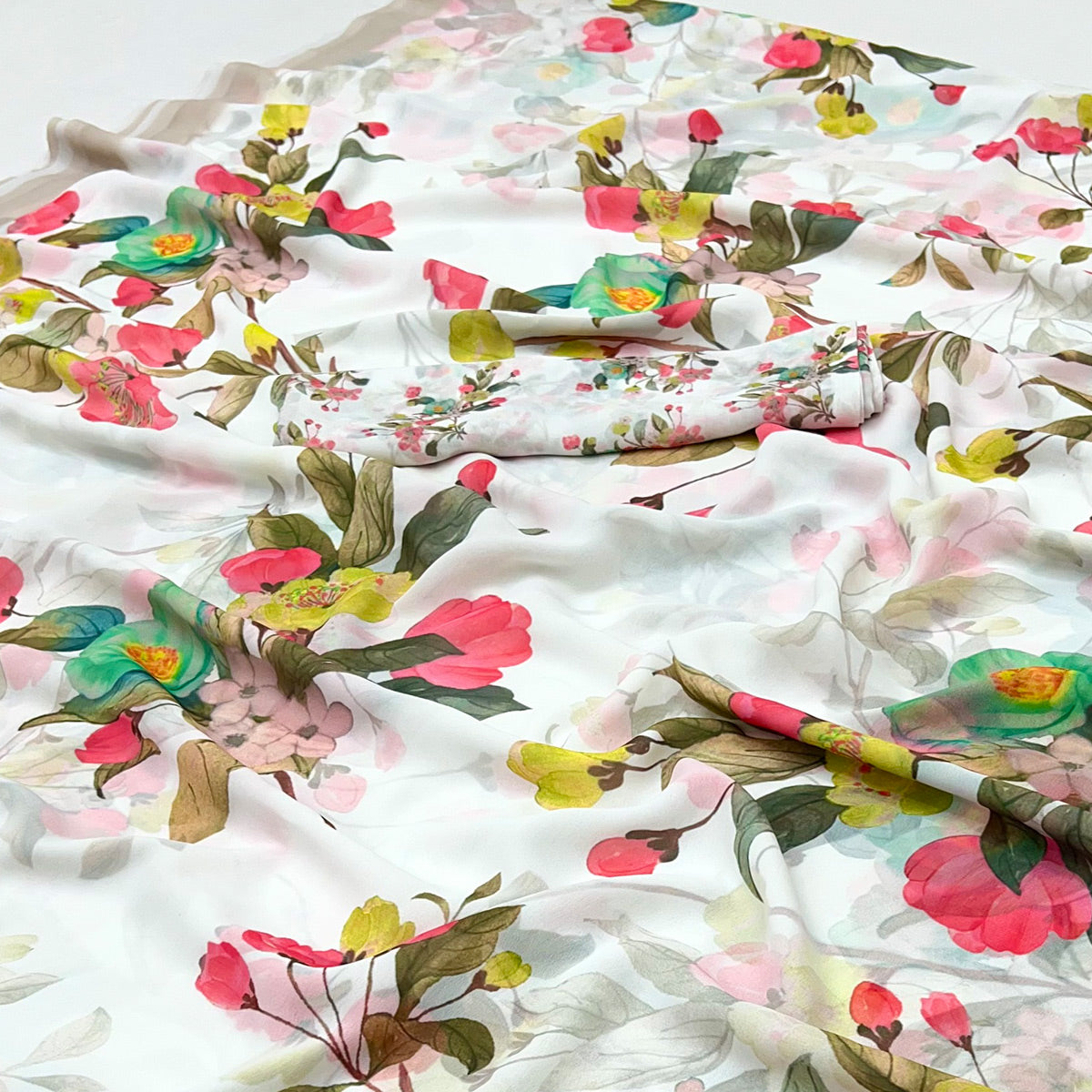 White Floral Printed Saree in Flowing Georgette Fabric