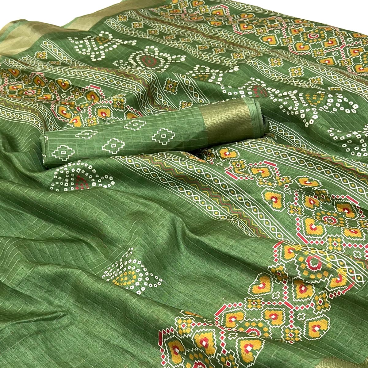 Green Patola Patterned Featuring Weaving Work Dola Silken Drape
