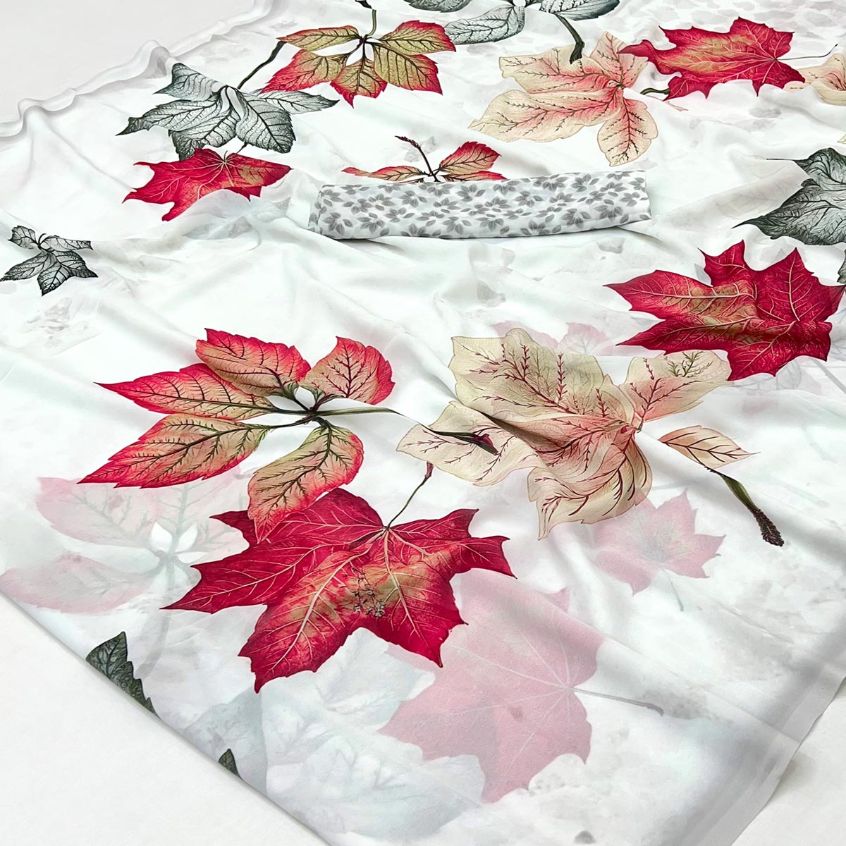 Elegant White Floral Digital Printed Georgette Saree For Chic Celebrations