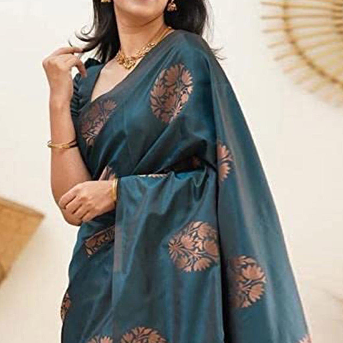 Morpich Floral Woven Banarasi Silk Saree