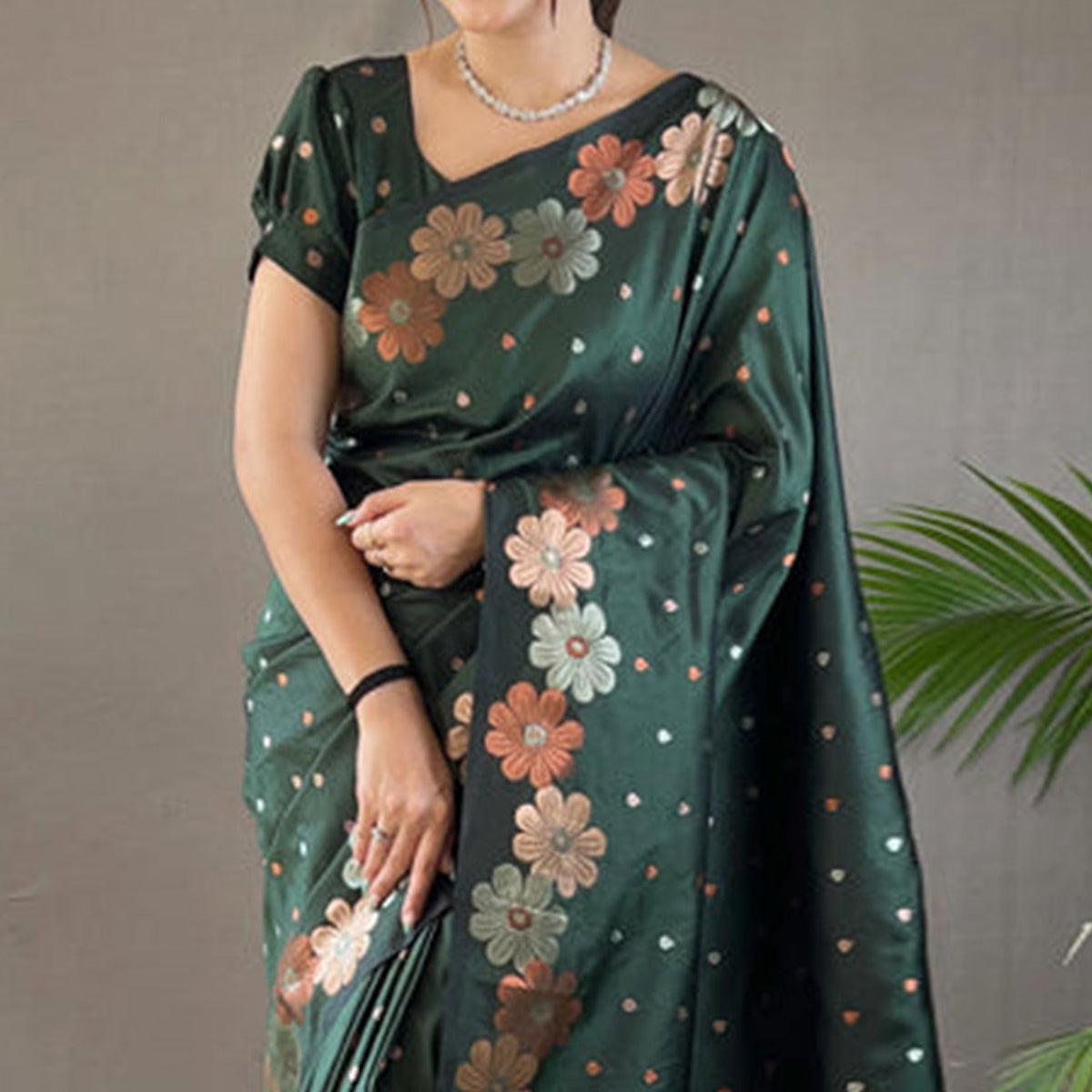 Green Women Floral Woven Kanjivaram Silk Saree