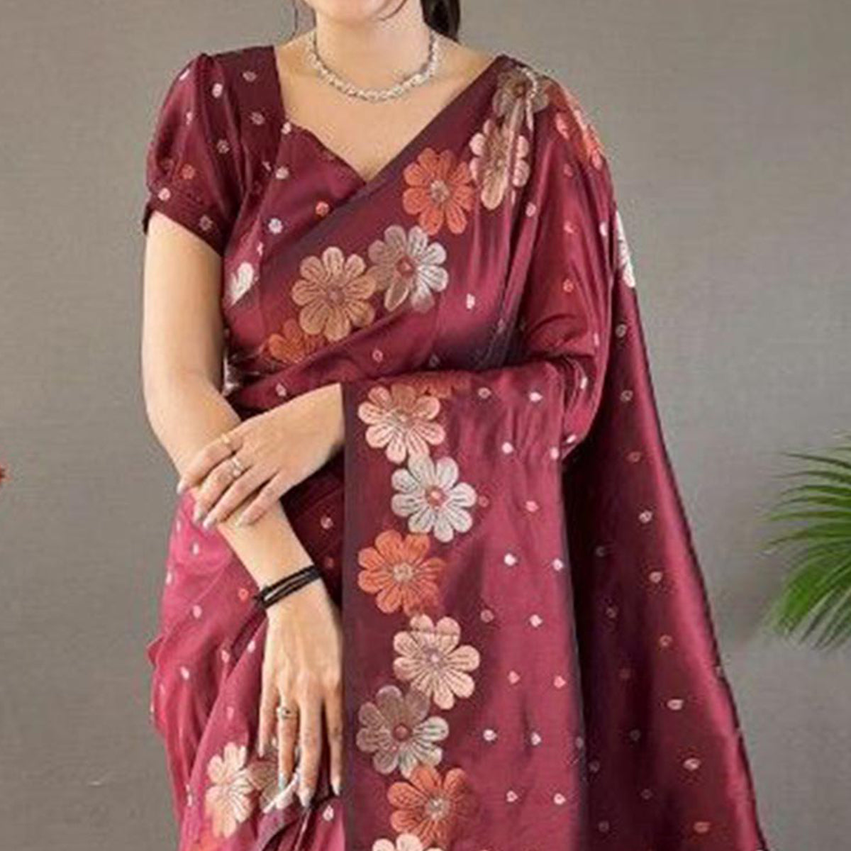 Maroon Women Floral Woven Kanjivaram Silk Saree