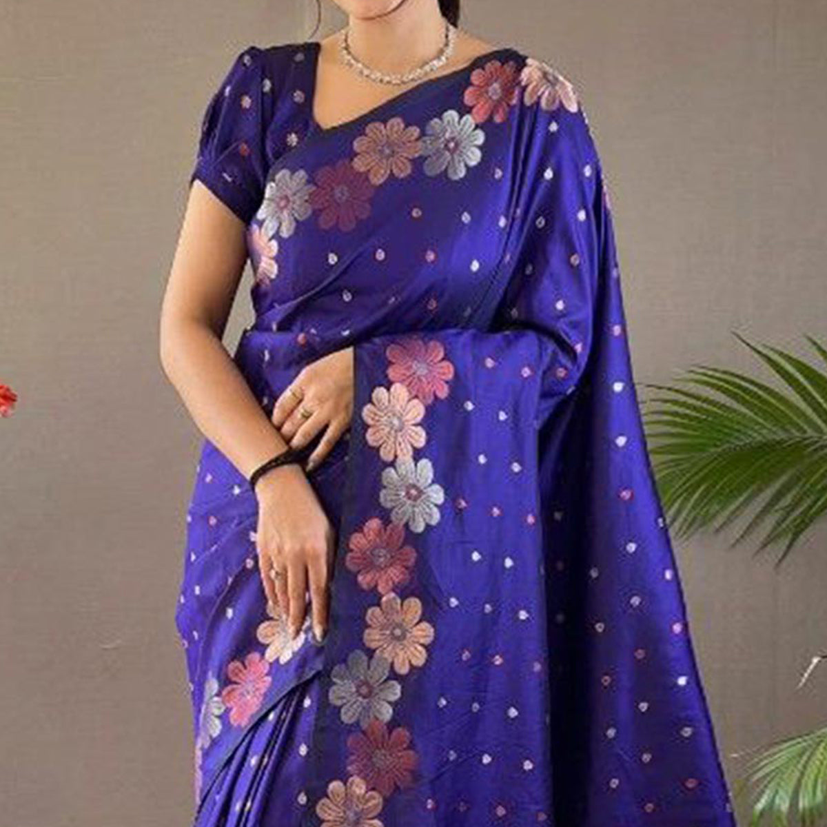 Violet Women Floral Woven Kanjivaram Silk Saree