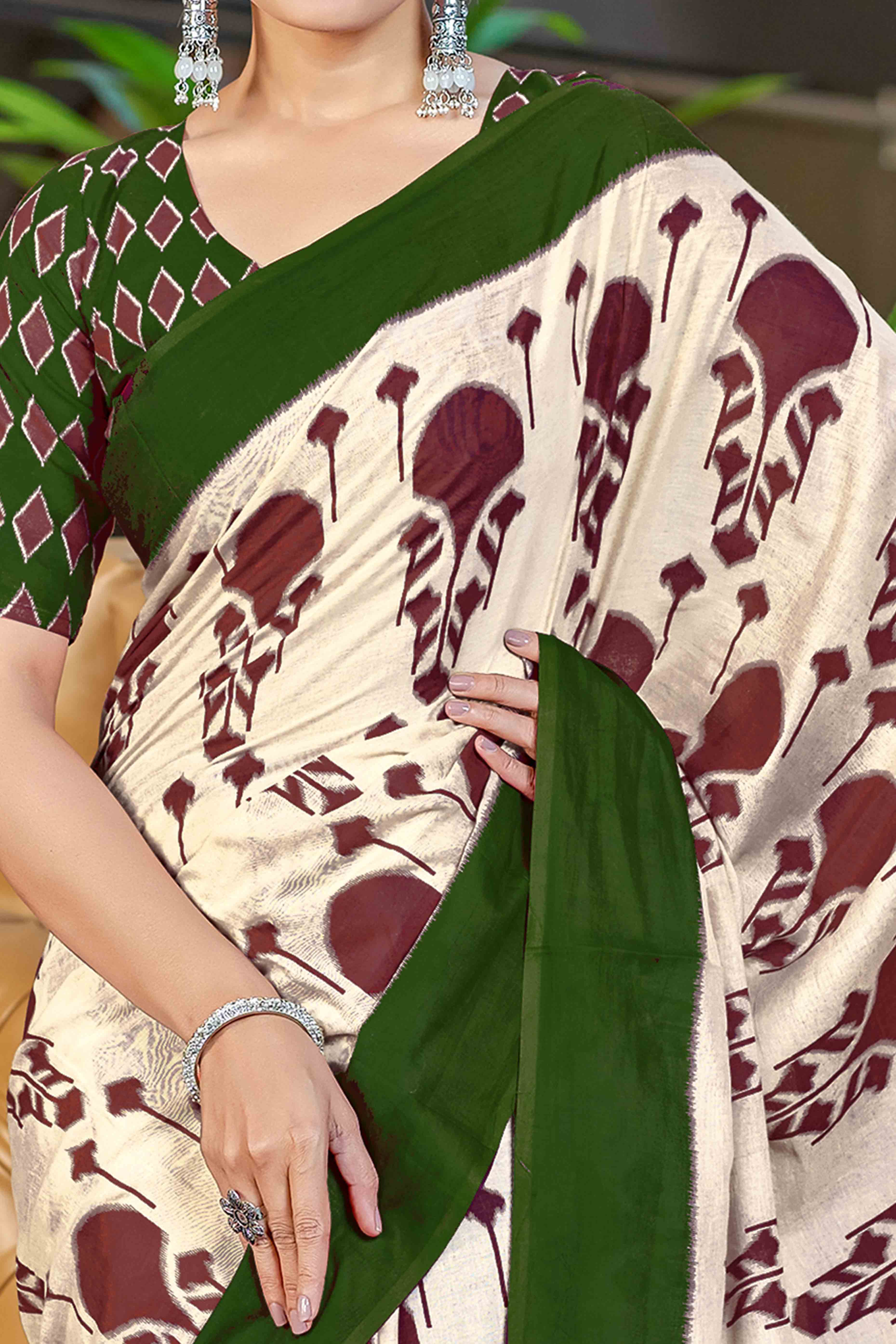Cream & Green Abstract Printed Soft Pure Cotton Saree