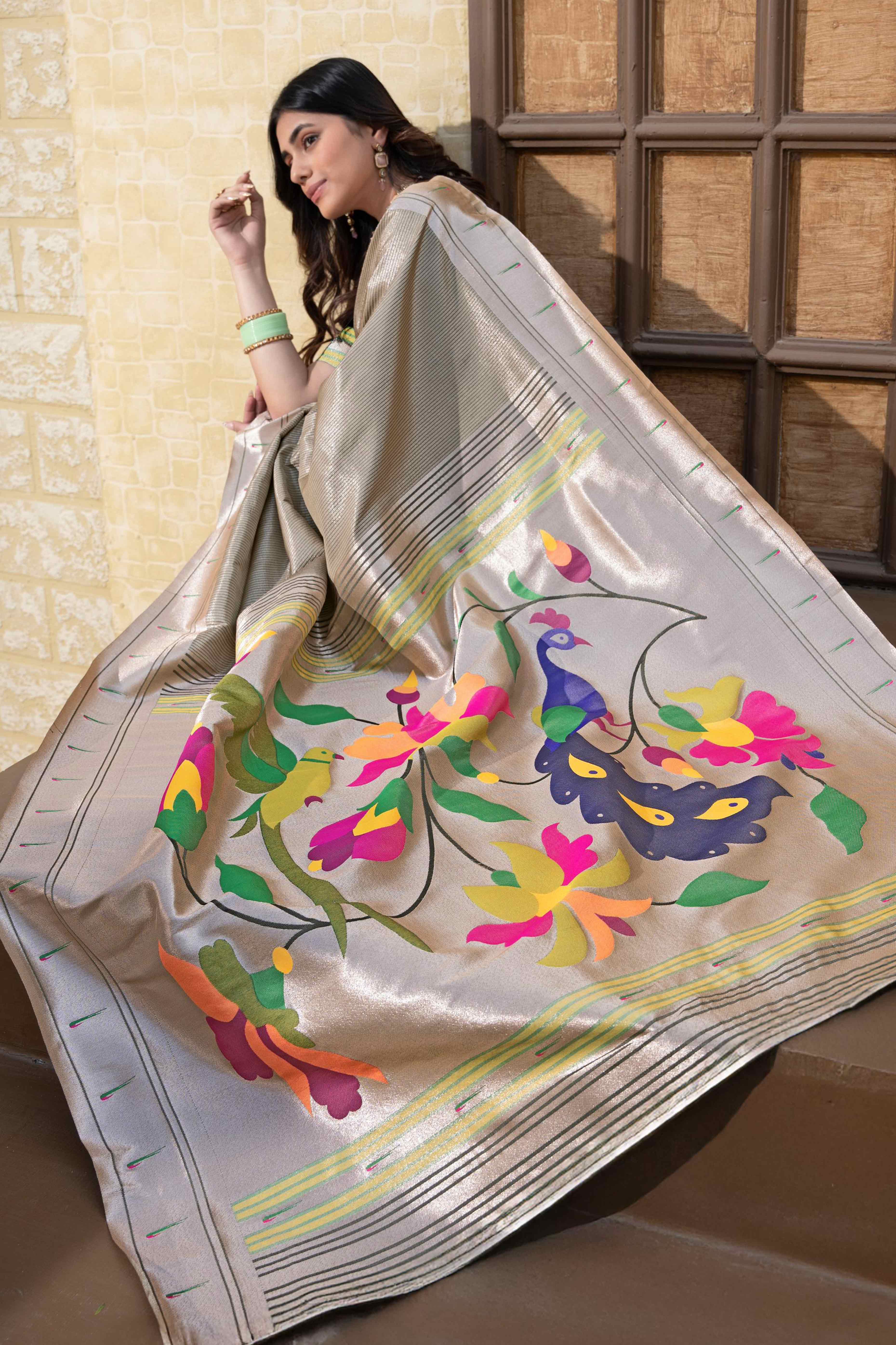 Grey Floral Zari Woven Silk Blend Paithani Saree With Intricate Weaving