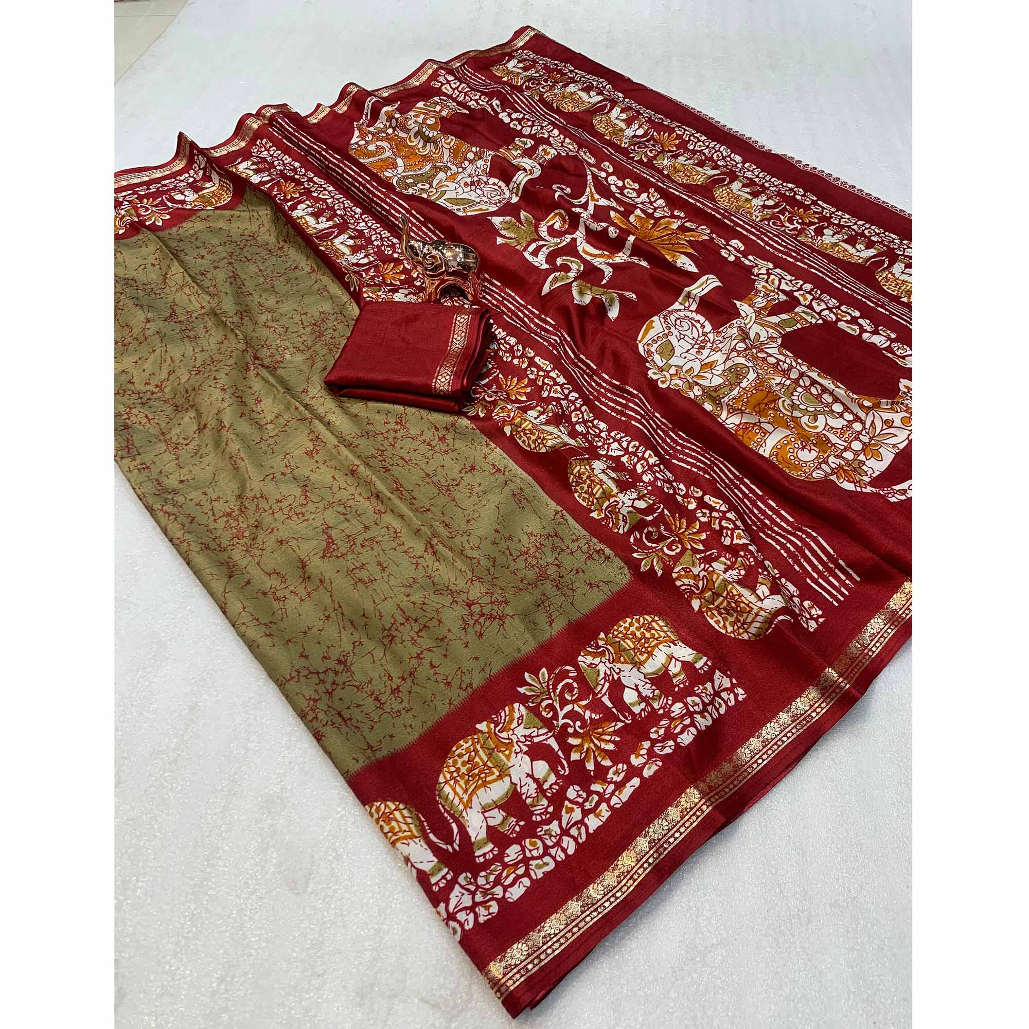 Beige Dola Silk Saree With Abstract Patterns And Kalamkari Pallu Art