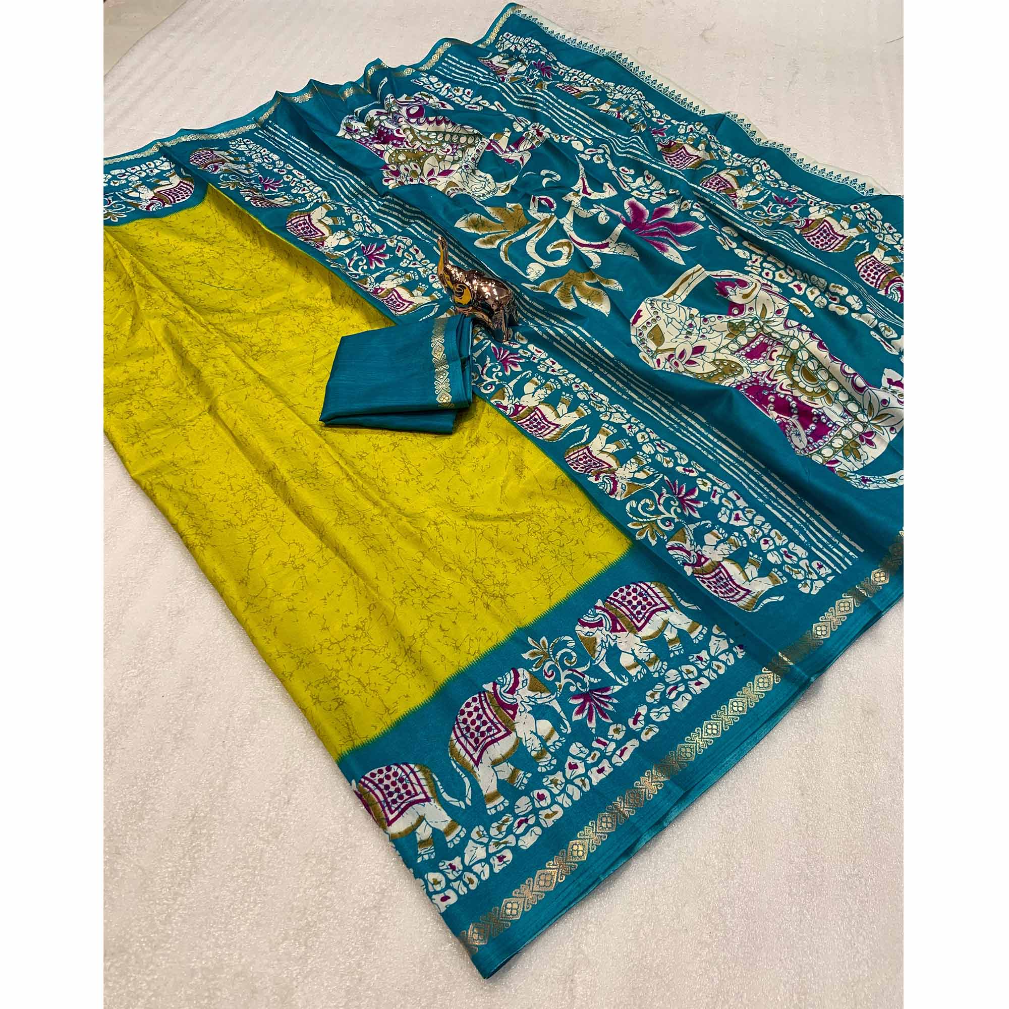 Lemon Green Dola Silk Saree With Abstract Patterns And Kalamkari Pallu Art