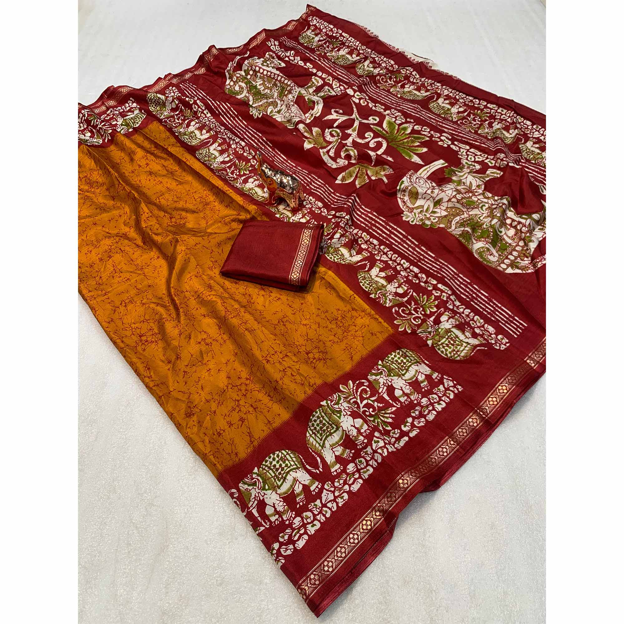 Mustard Dola Silk Saree With Abstract Patterns And Kalamkari Pallu Art