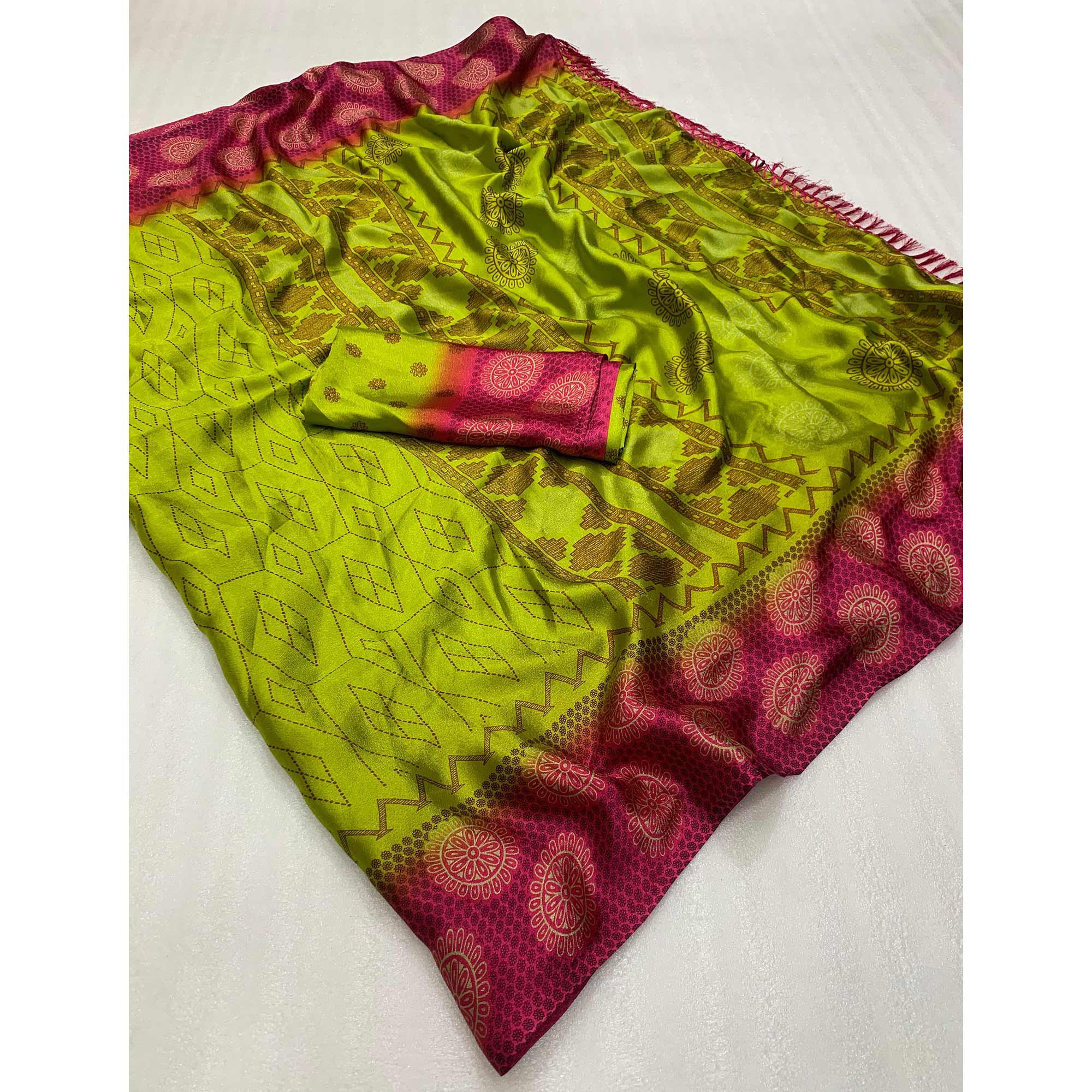 Green Geometric Printed Chiffon Saree