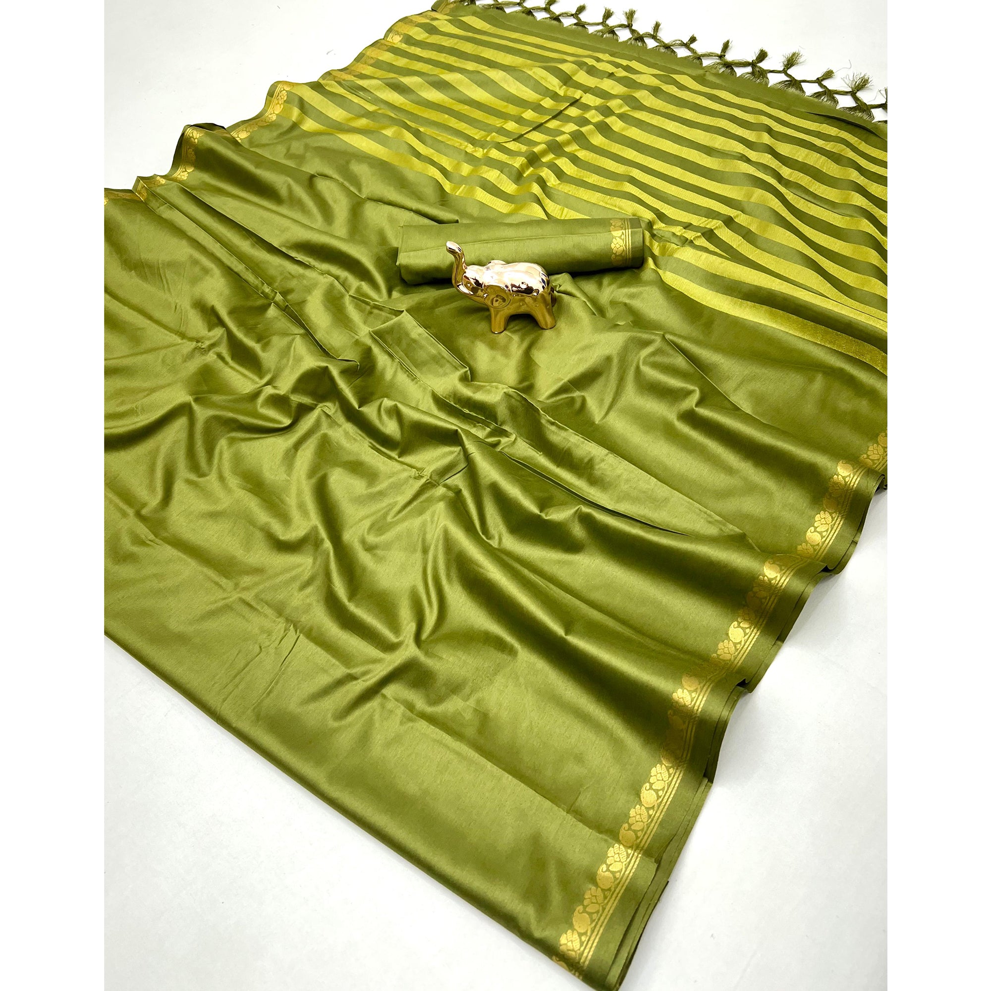 Classic Green Solid Weaving Mysore Silk Saree Accented With Floral Border & Tassel Pallu