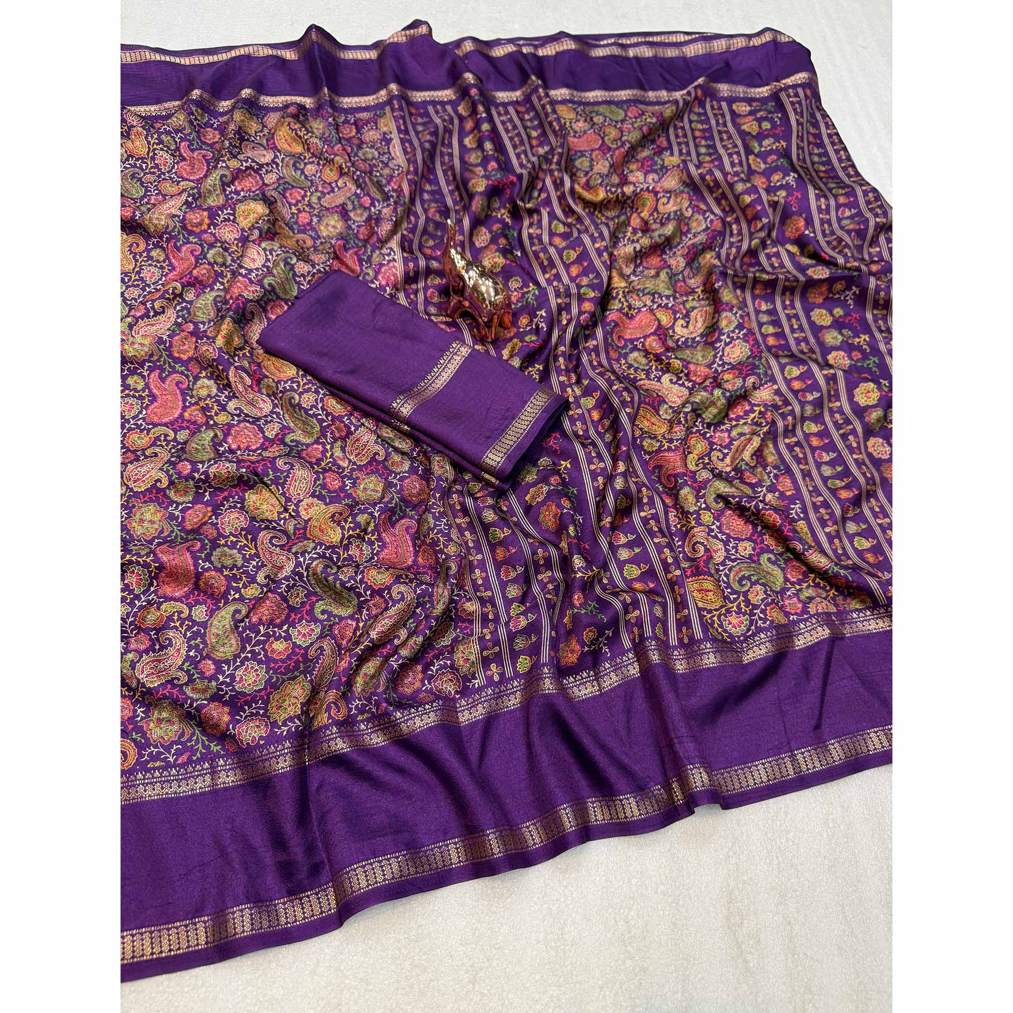 Gorgeous Purple Soft Silk Blend Saree Featuring Classic Paisley Prints for Elegant Occasions