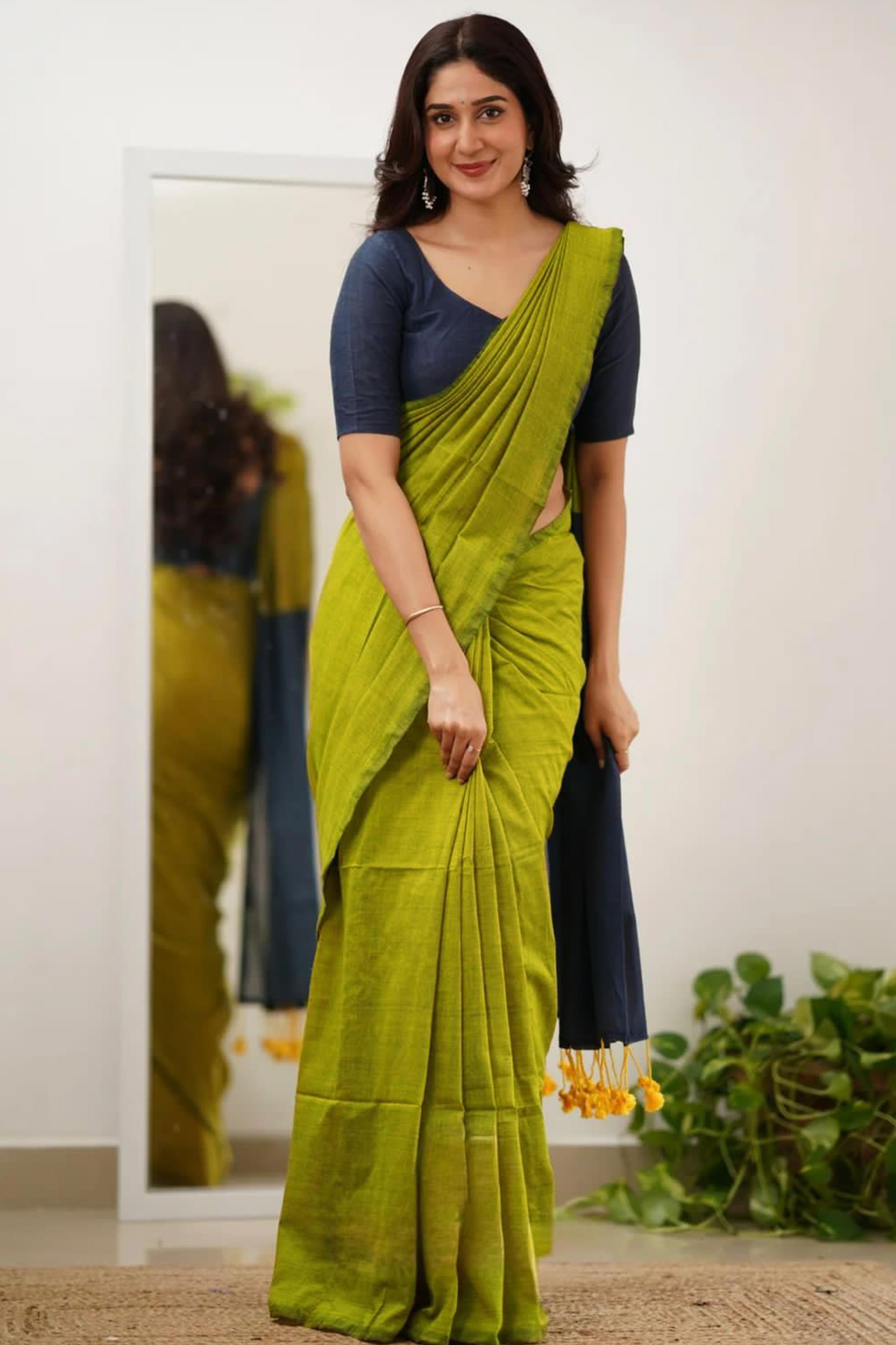 Charming Green & Navy Blue Solid Handwoven Pure Mul Cotton Saree With Tassel Pallu
