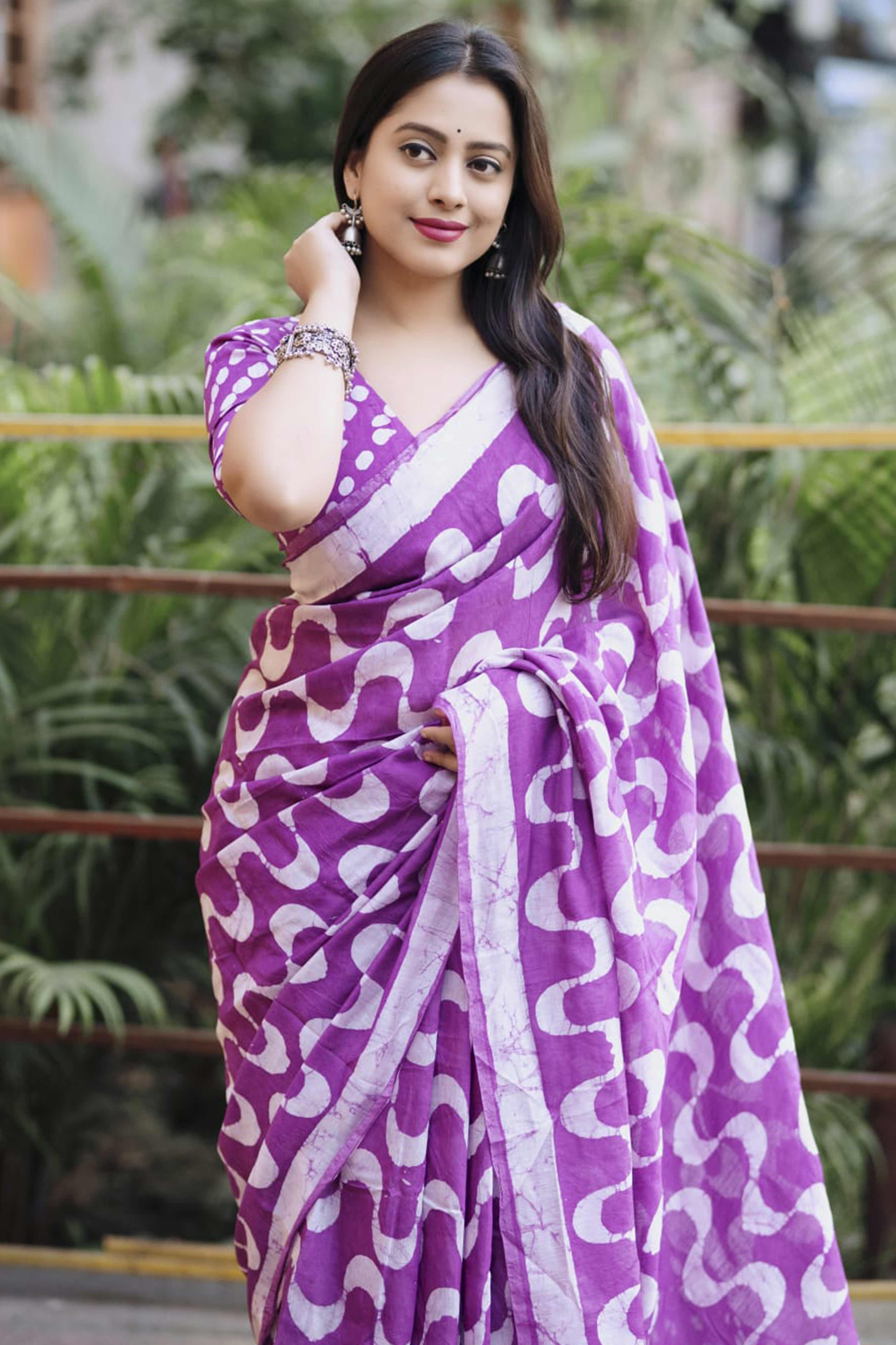 Lavender Linen Saree With Vibrant Zig Zag Digital Print & Trendy Tassel Pallu