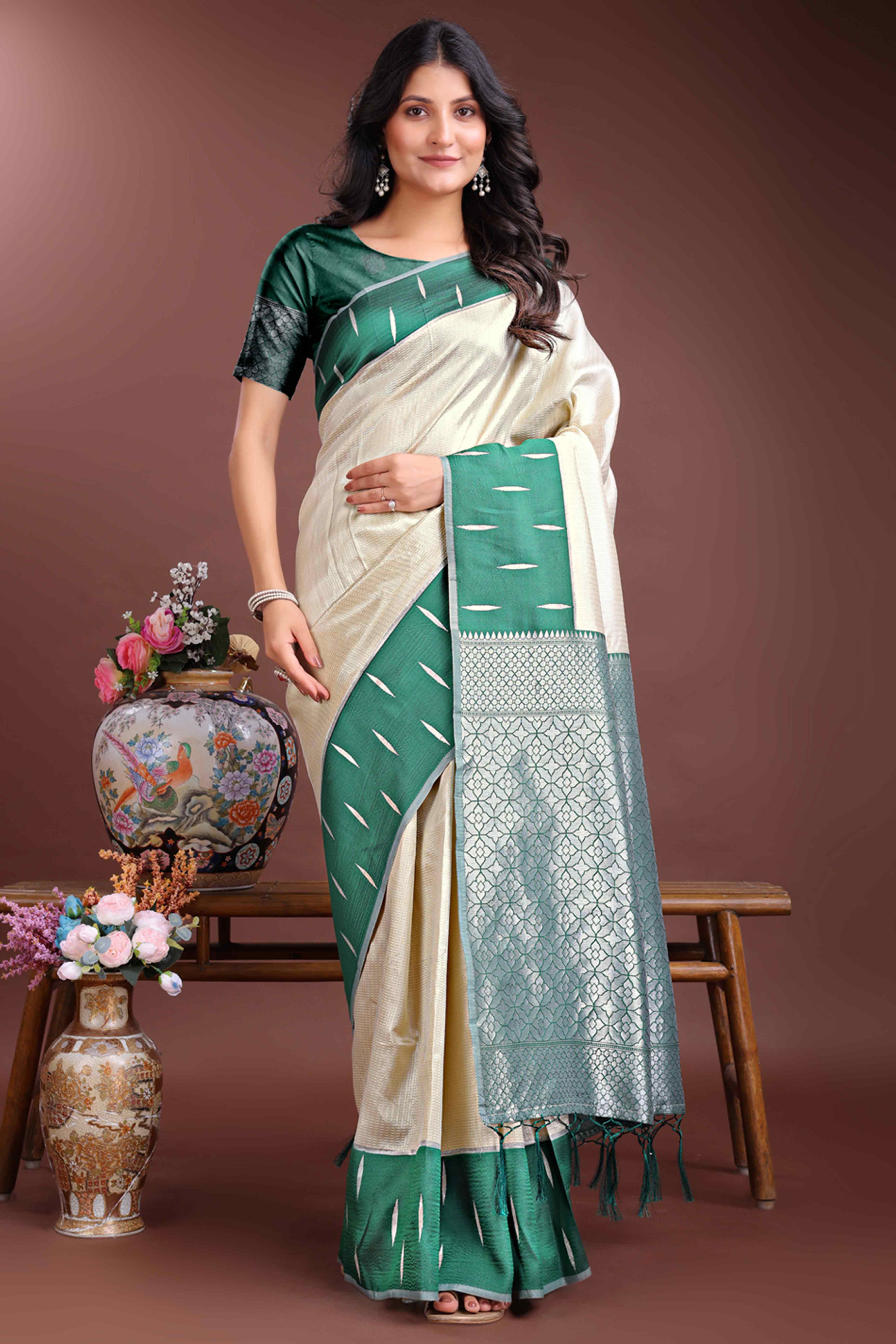Elegant Cream Zari Weaving Silk Blend Saree with Timeless Sophistication