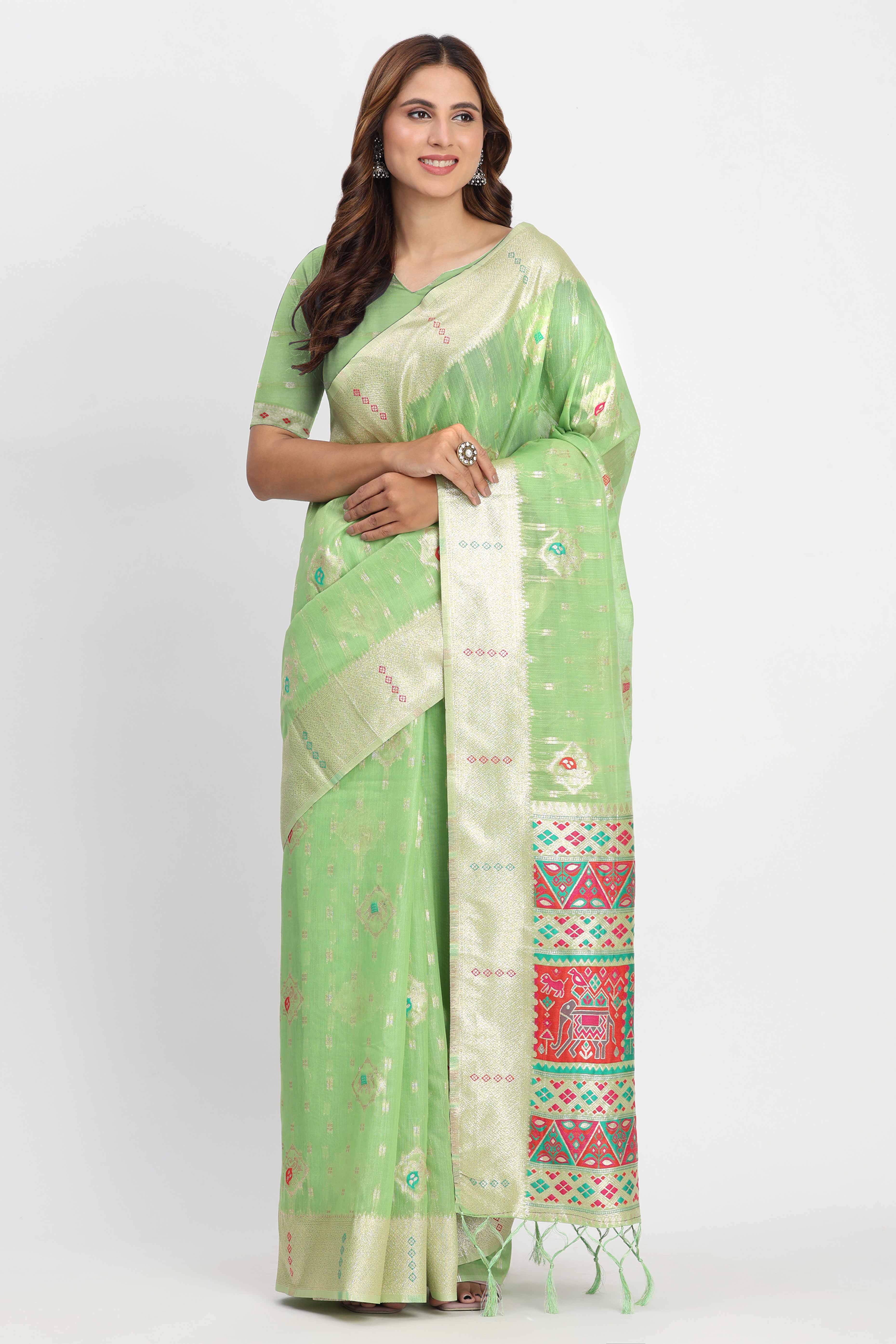 Shimmering Green linen Cotton Saree Embellished With Rich Zari Weaving And Tassels Pallu