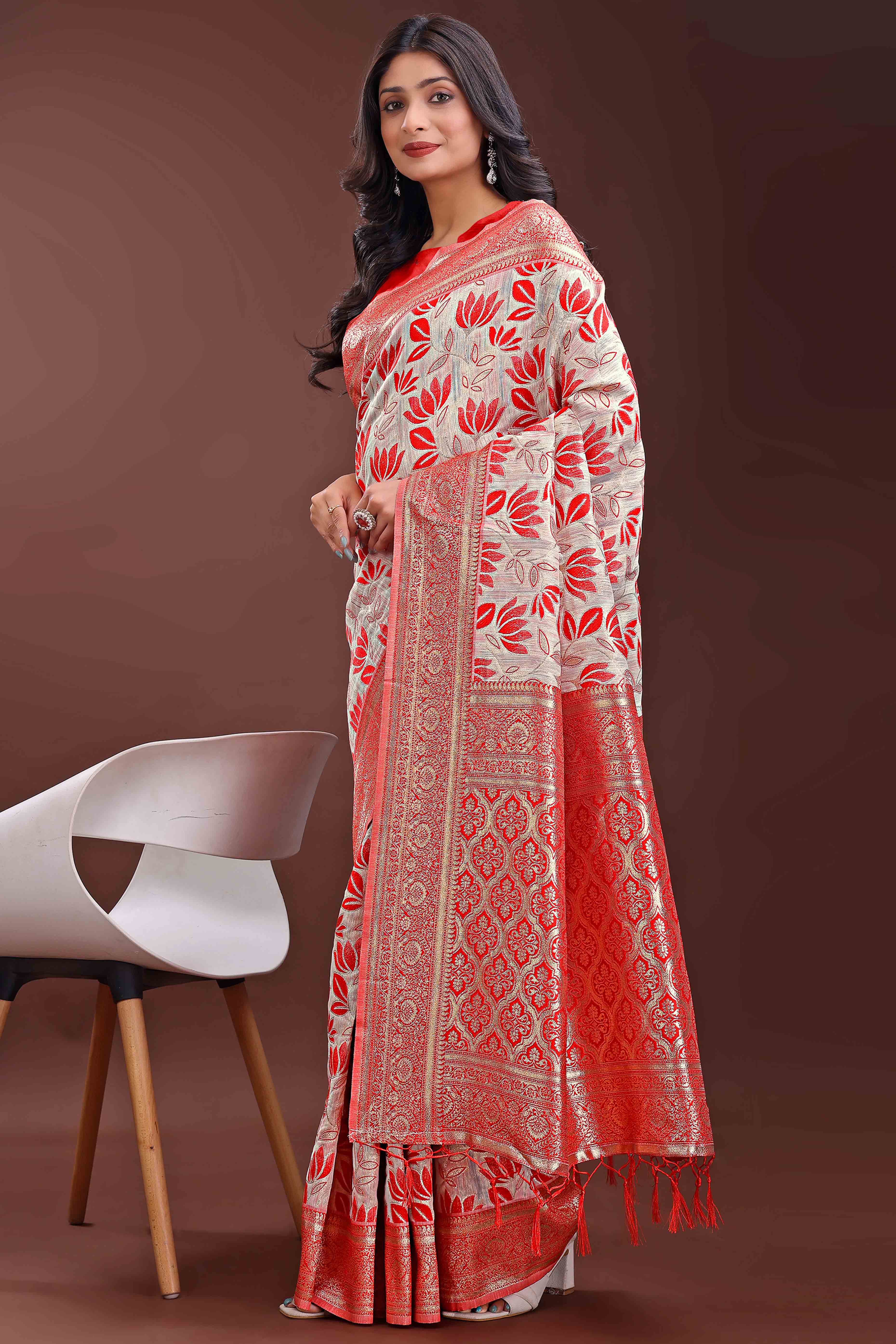 Red Linen Cotton Saree Featuring Graceful Floral Patterns in Zari Weave