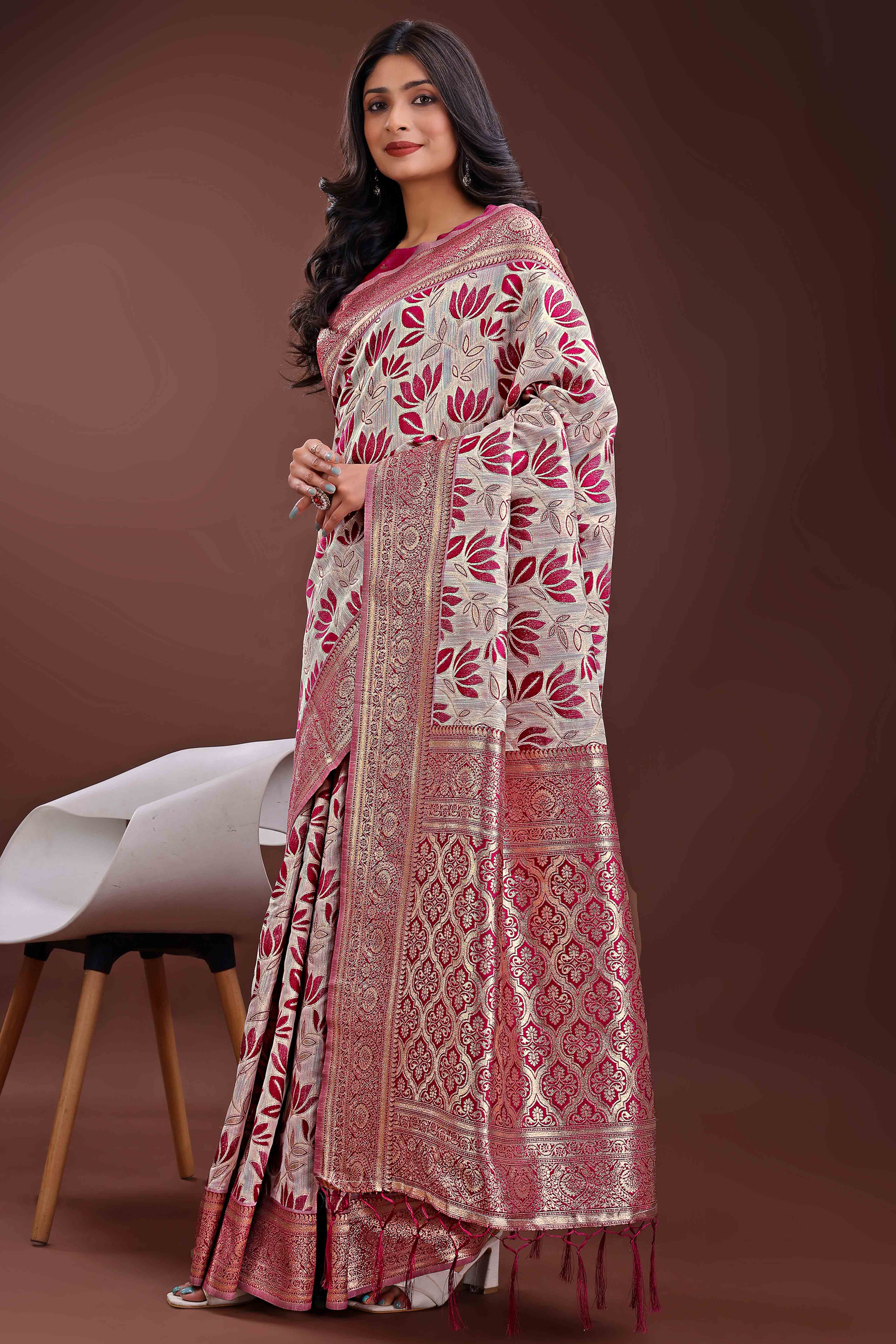 Purple Linen Cotton Saree Featuring Graceful Floral Patterns in Zari Weave