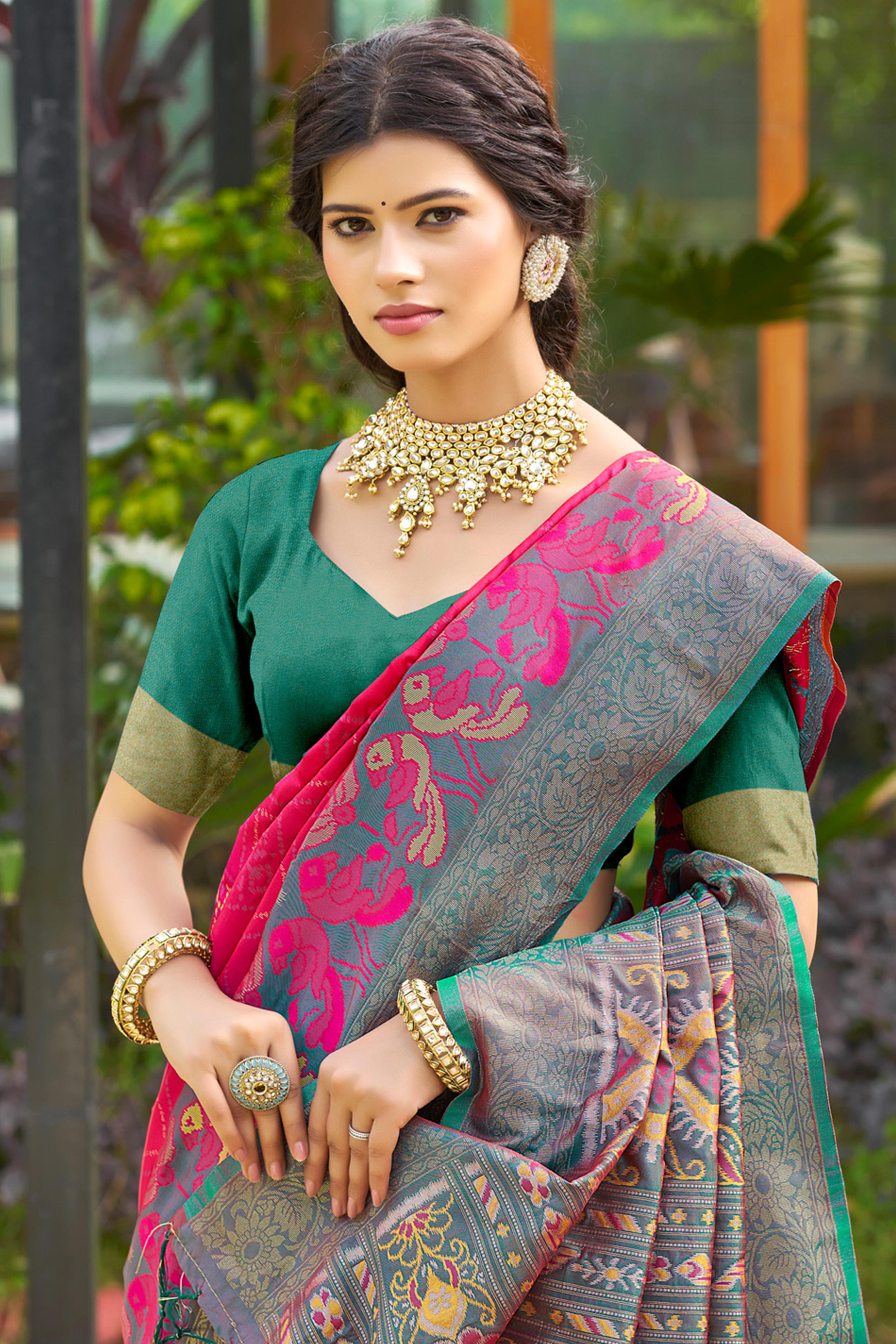Graceful Pink Pochampally Silk Blend Saree Adorned With Floral Weaving & Stylish Tassel Pallu