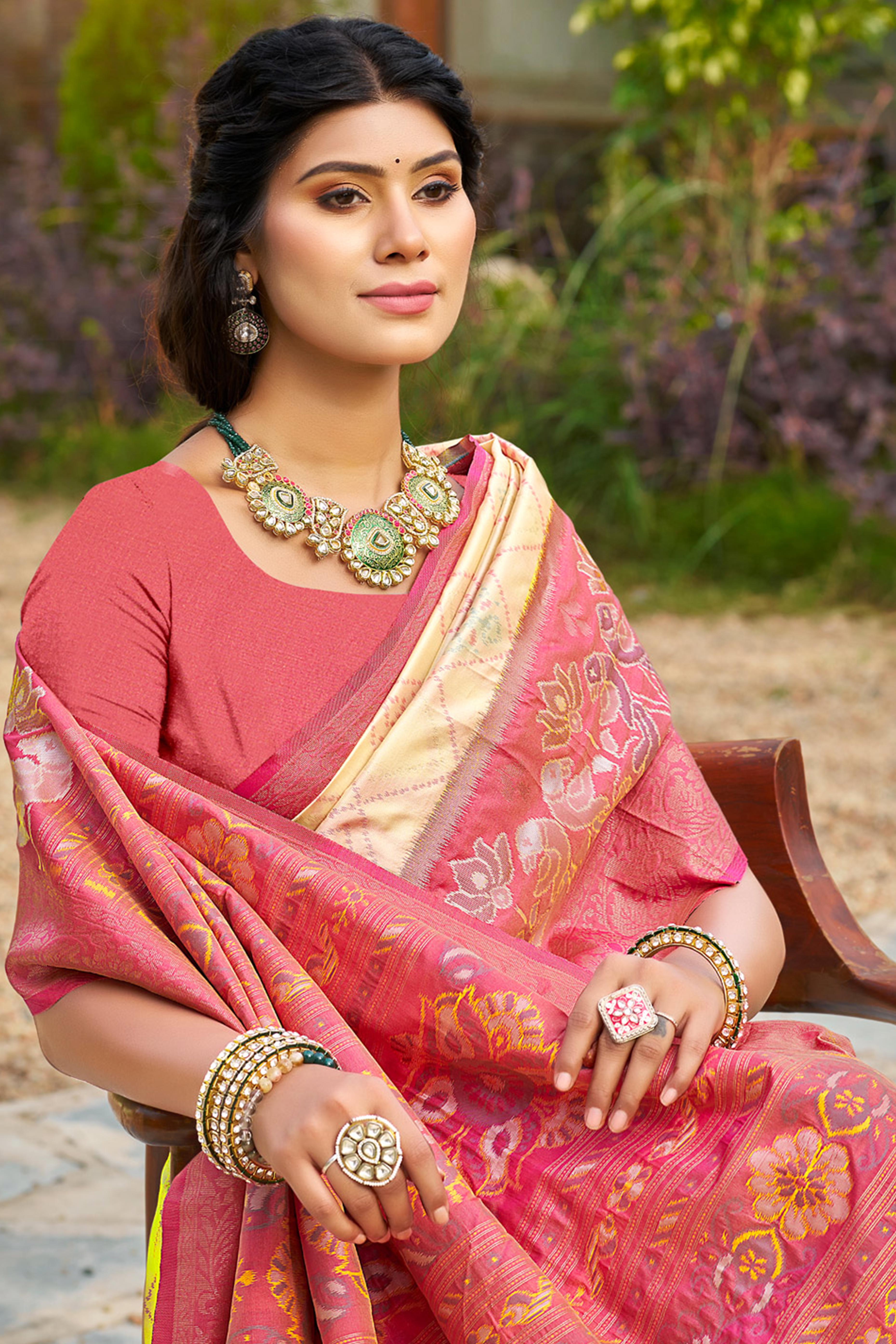 Graceful Cream Pochampally Silk Blend Saree Adorned With Floral Weaving & Stylish Tassel Pallu