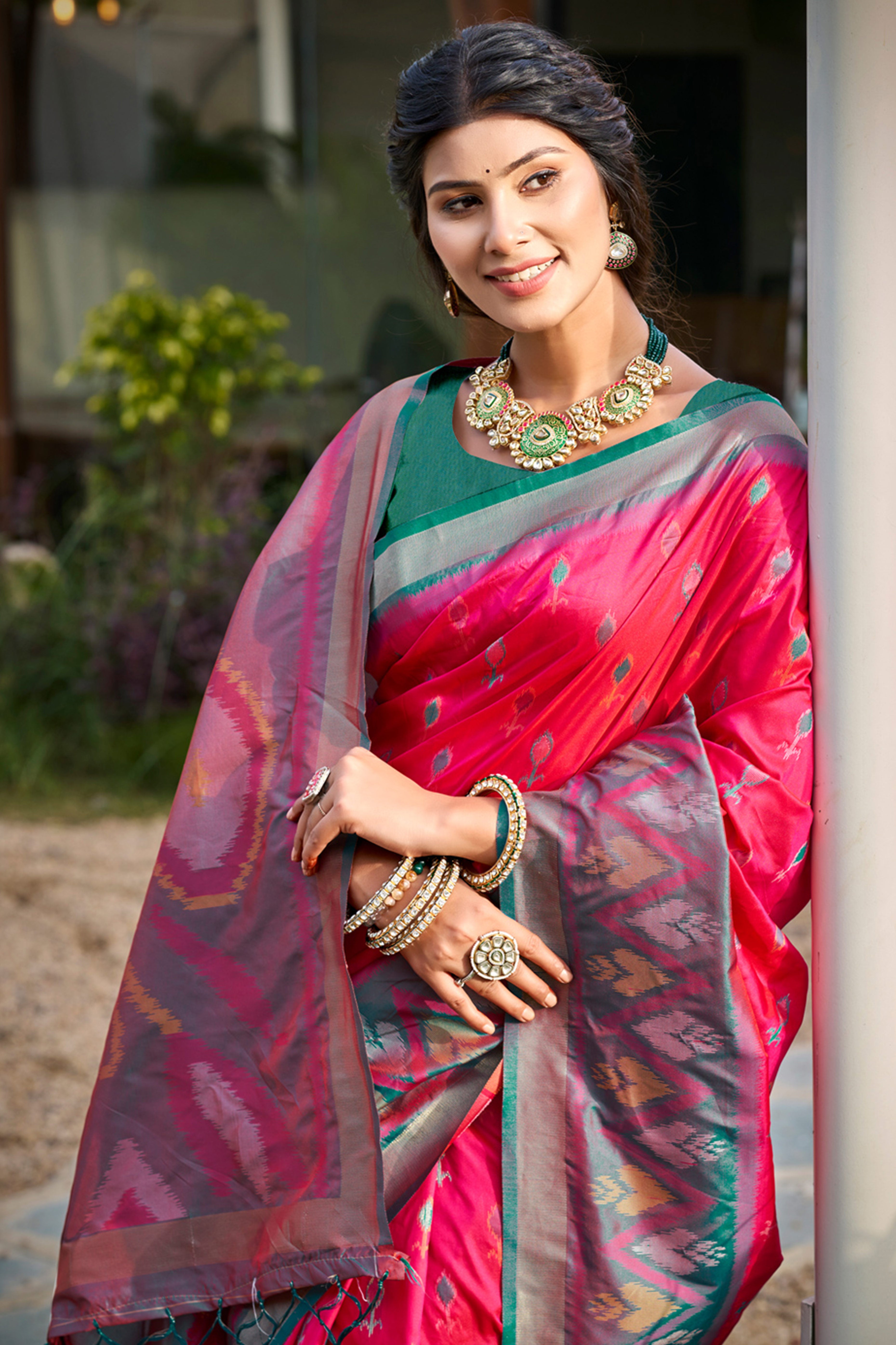 Elegant Pink Pochampally Ikkat Silk Blend Saree Featuring Intricate Weaving & Tassel Pallu