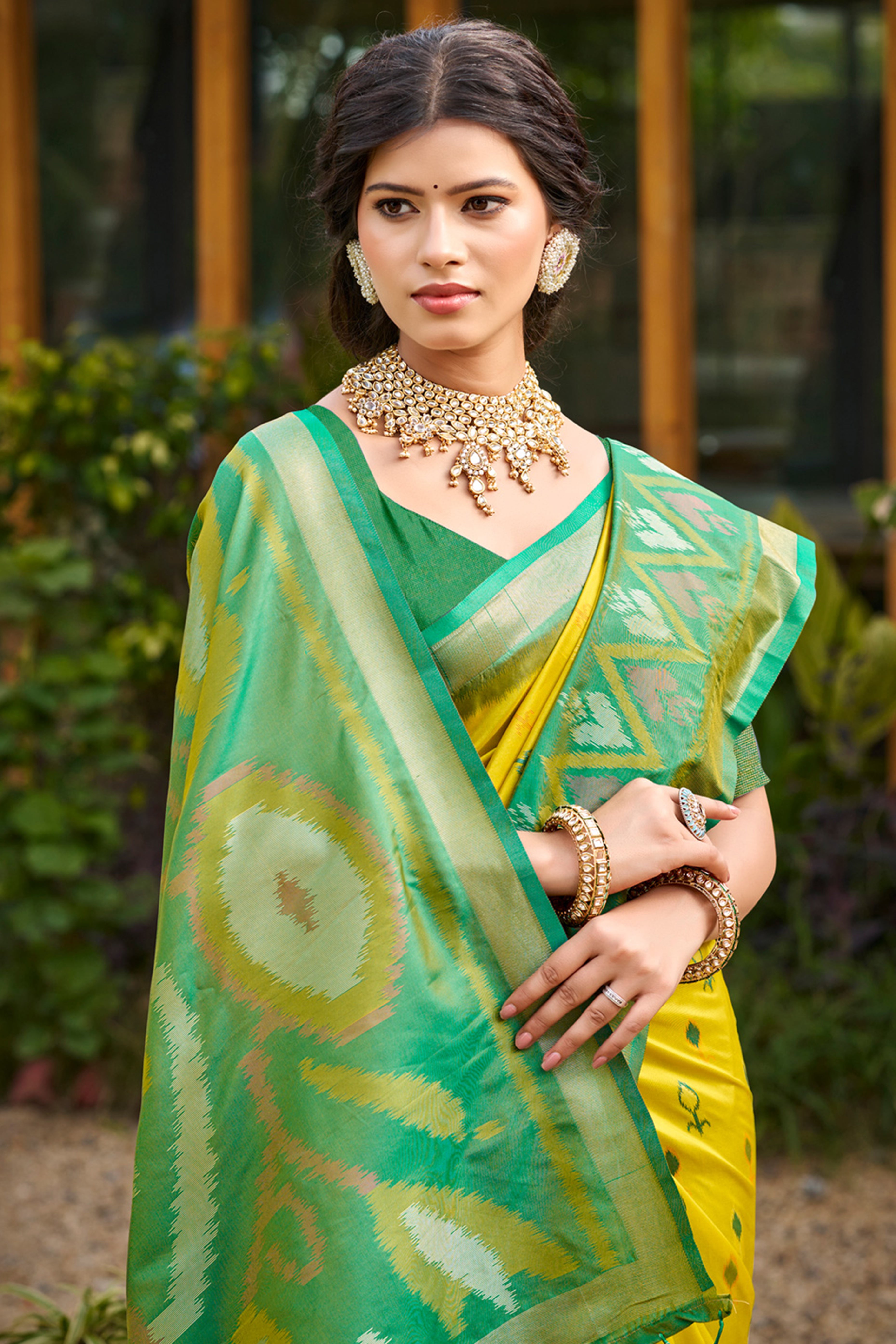 Elegant Lemon Yellow Pochampally Ikkat Silk Blend Saree Featuring Intricate Weaving & Tassel Pallu