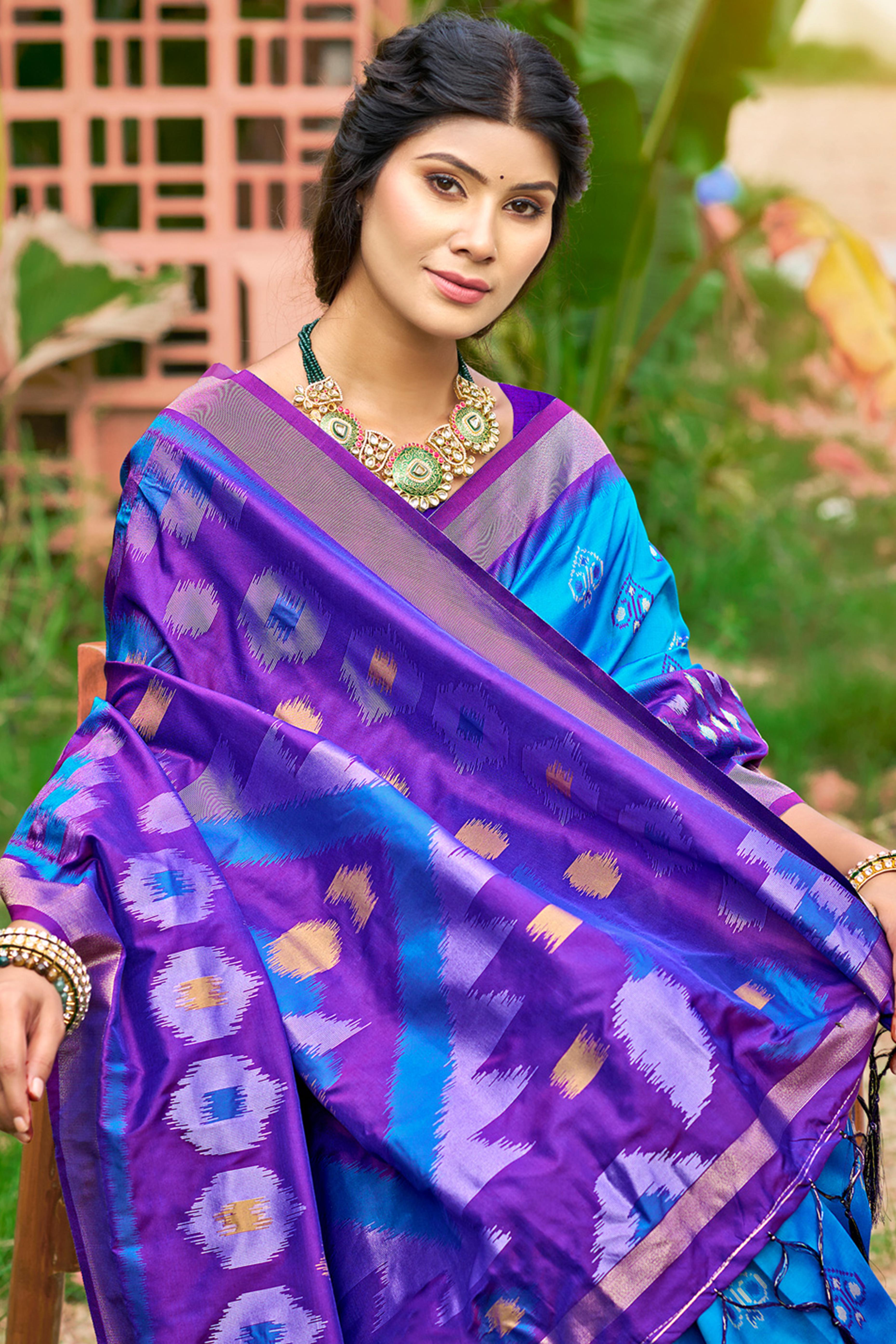 Classic Blue Pochampally Ikkat Silk Blend Saree Completed With Refined Weaving & Tassel Pallu