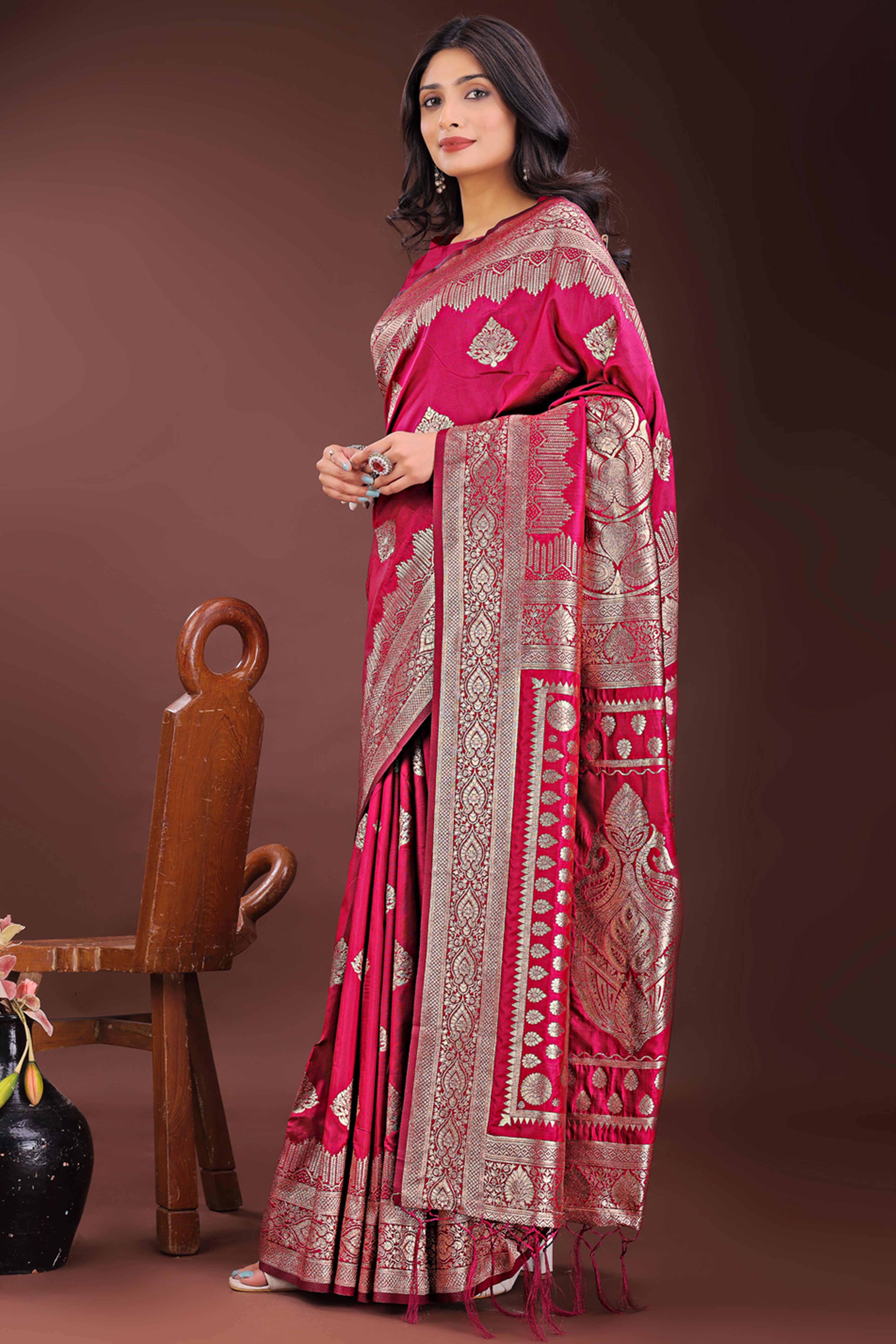 Elegant Magenta Floral Zari Woven Kanjivaram Silk Saree Crafted for Timeless Festive Glamour