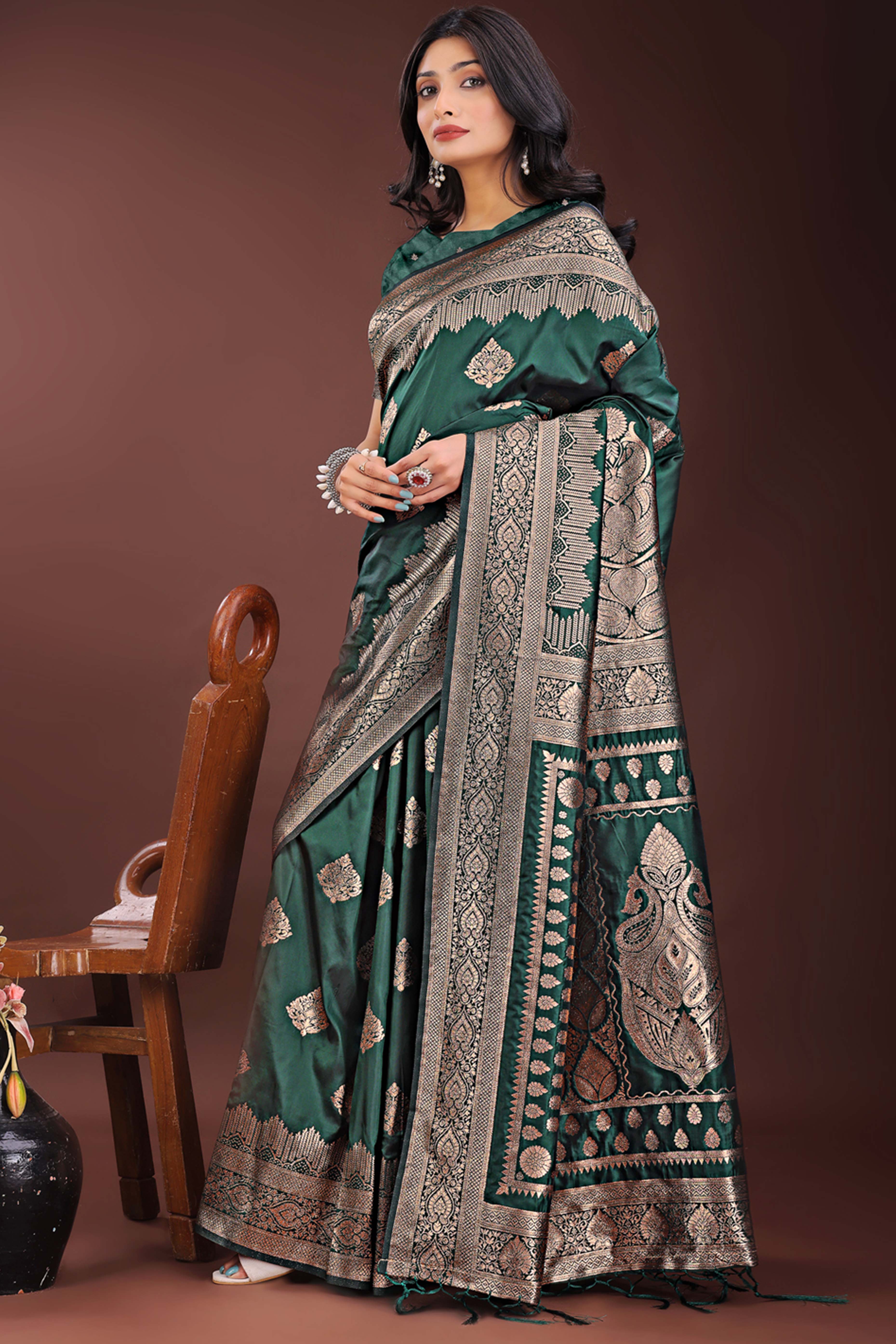 Elegant Green Floral Zari Woven Kanjivaram Silk Saree Crafted for Timeless Festive Glamour