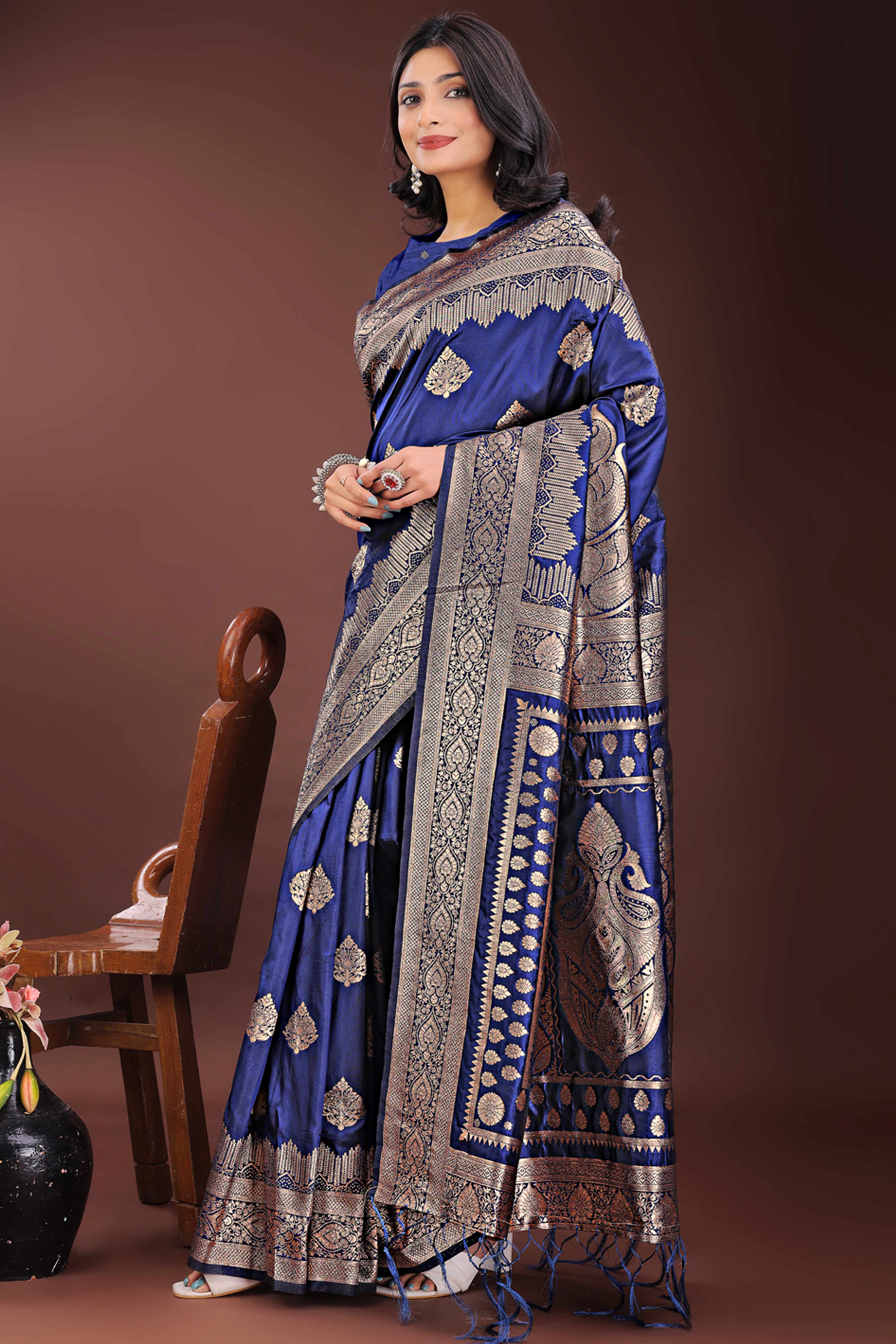 Elegant Navy Blue Floral Zari Woven Kanjivaram Silk Saree Crafted for Timeless Festive Glamour