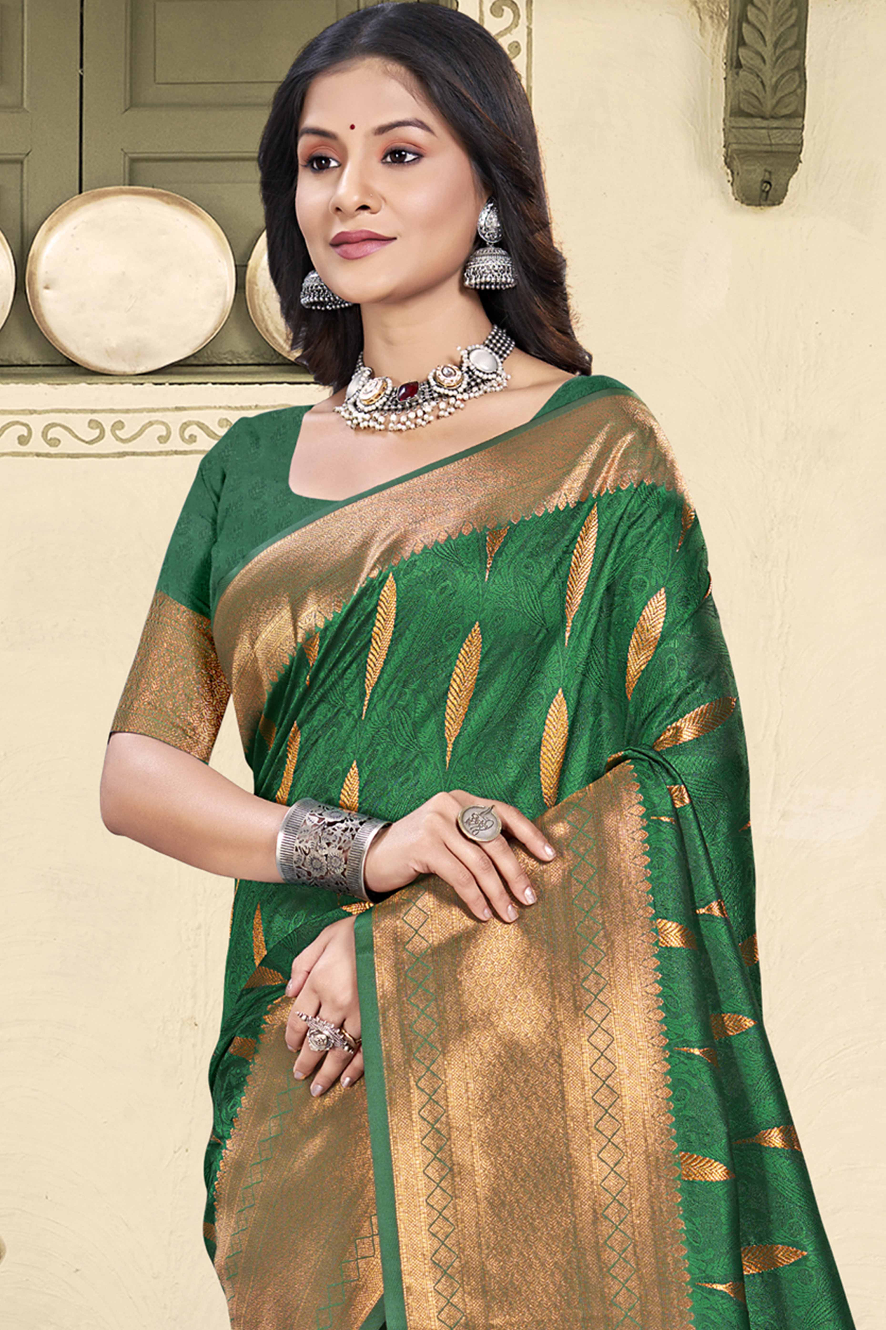 Sophisticated Green Saree In Silk Blend With Floral Zari Weaving & Tassel Pallu
