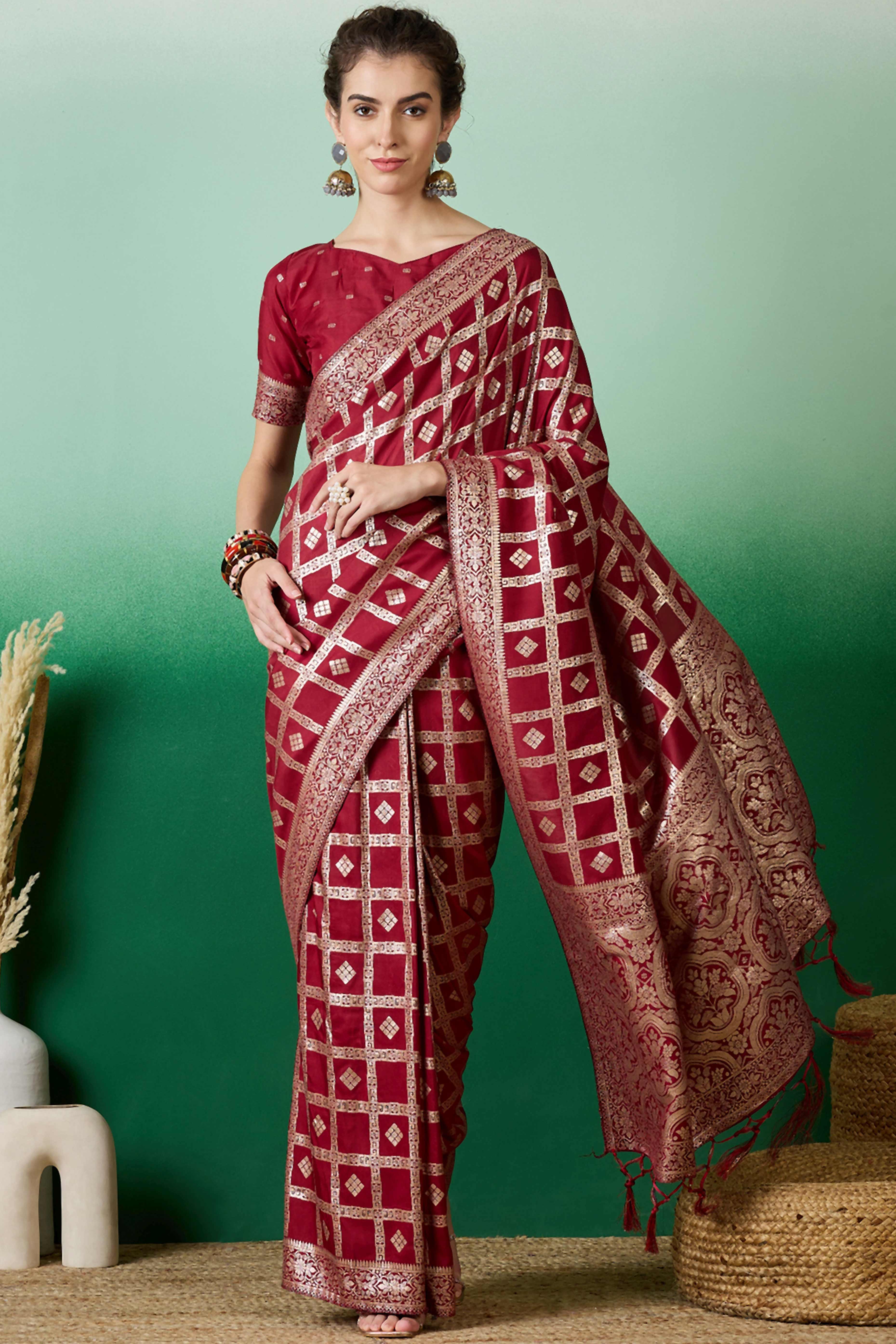 Maroon Jacquard Saree In Cotton Blend Featuring Elegant Floral Weaving & A Tasselled Pallu