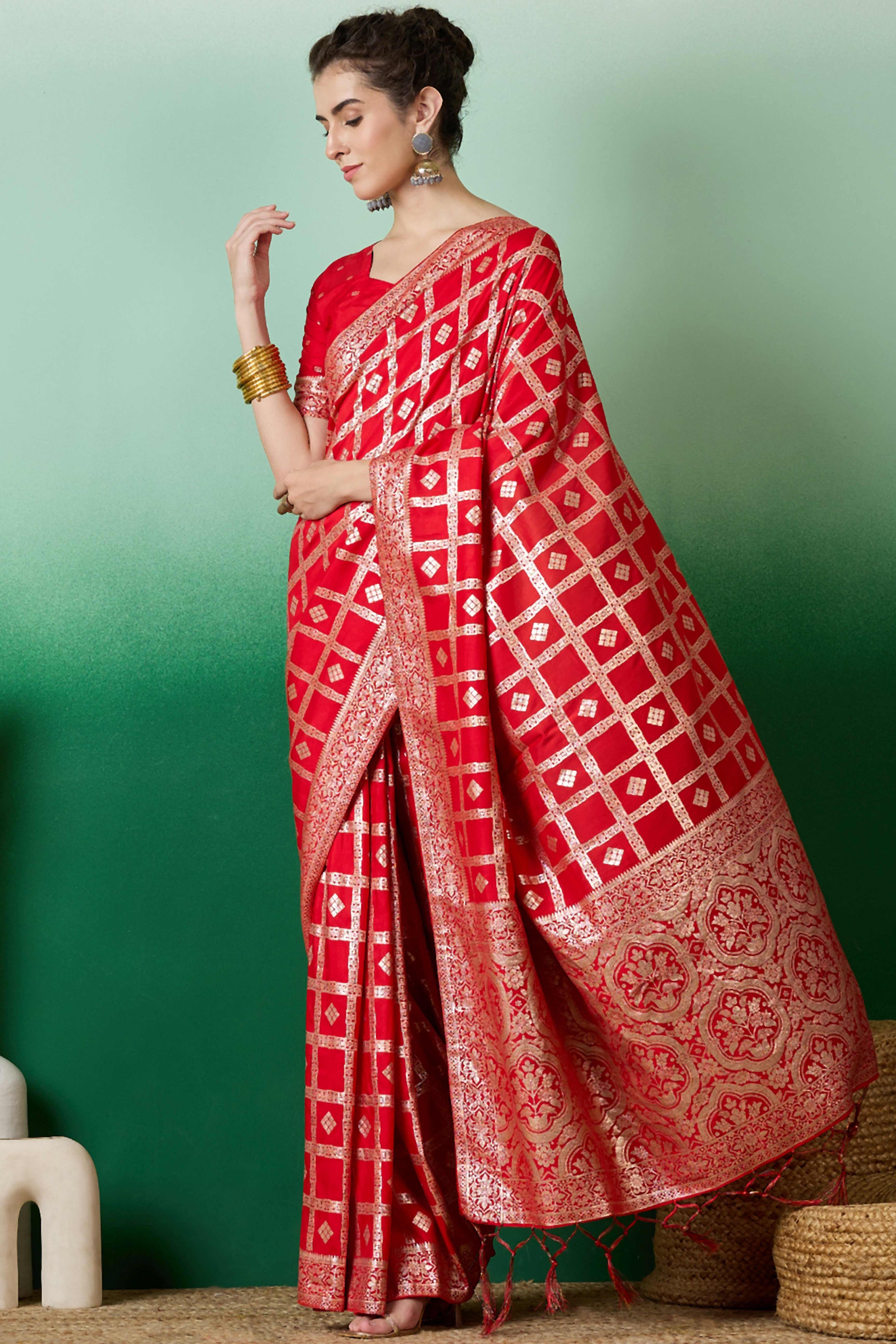 Red Jacquard Saree In Cotton Blend Featuring Elegant Floral Weaving & A Tasselled Pallu