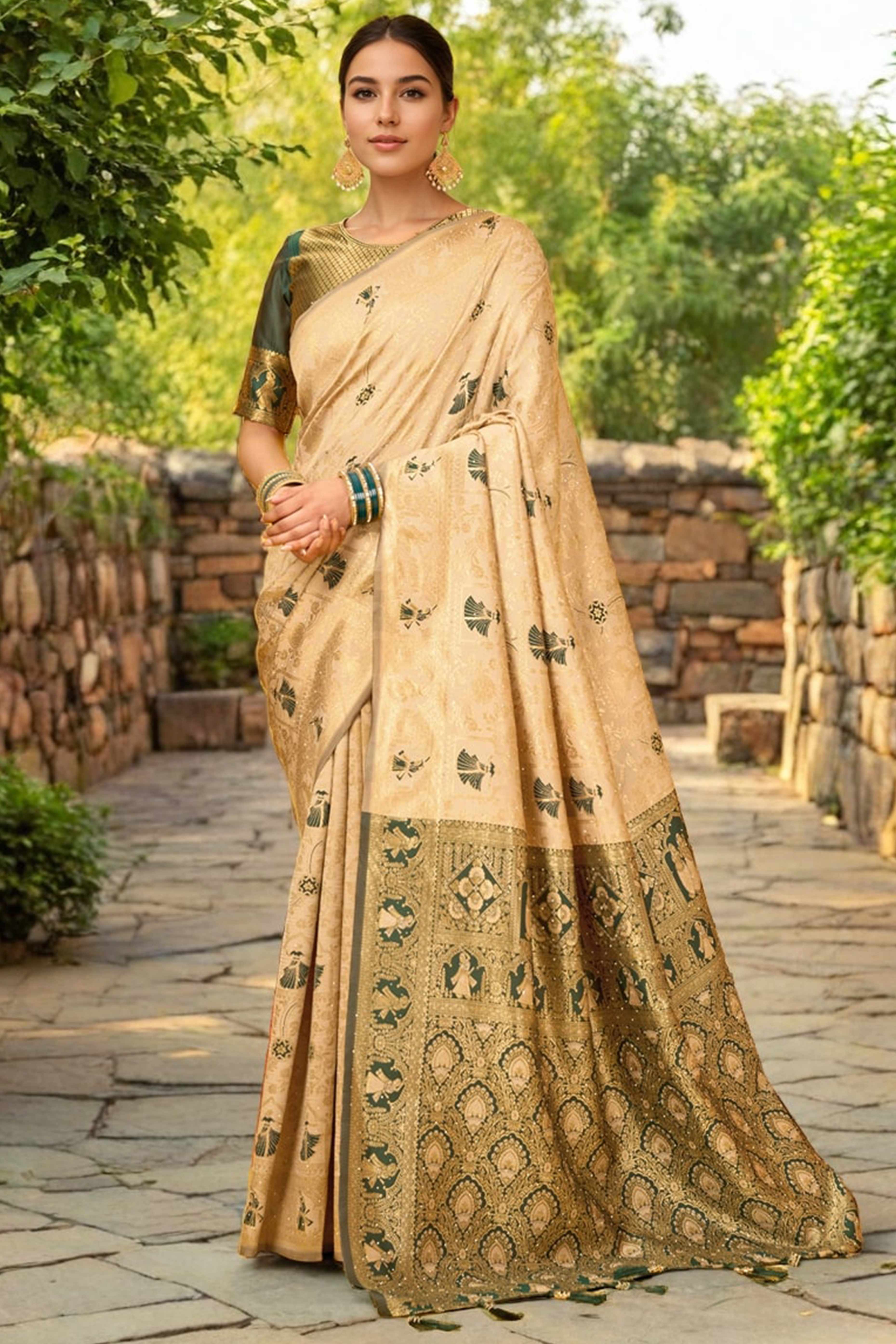 Cream Paithani Saree In Silk Blend Highlighted With Floral Weaving & Tasselled Edge