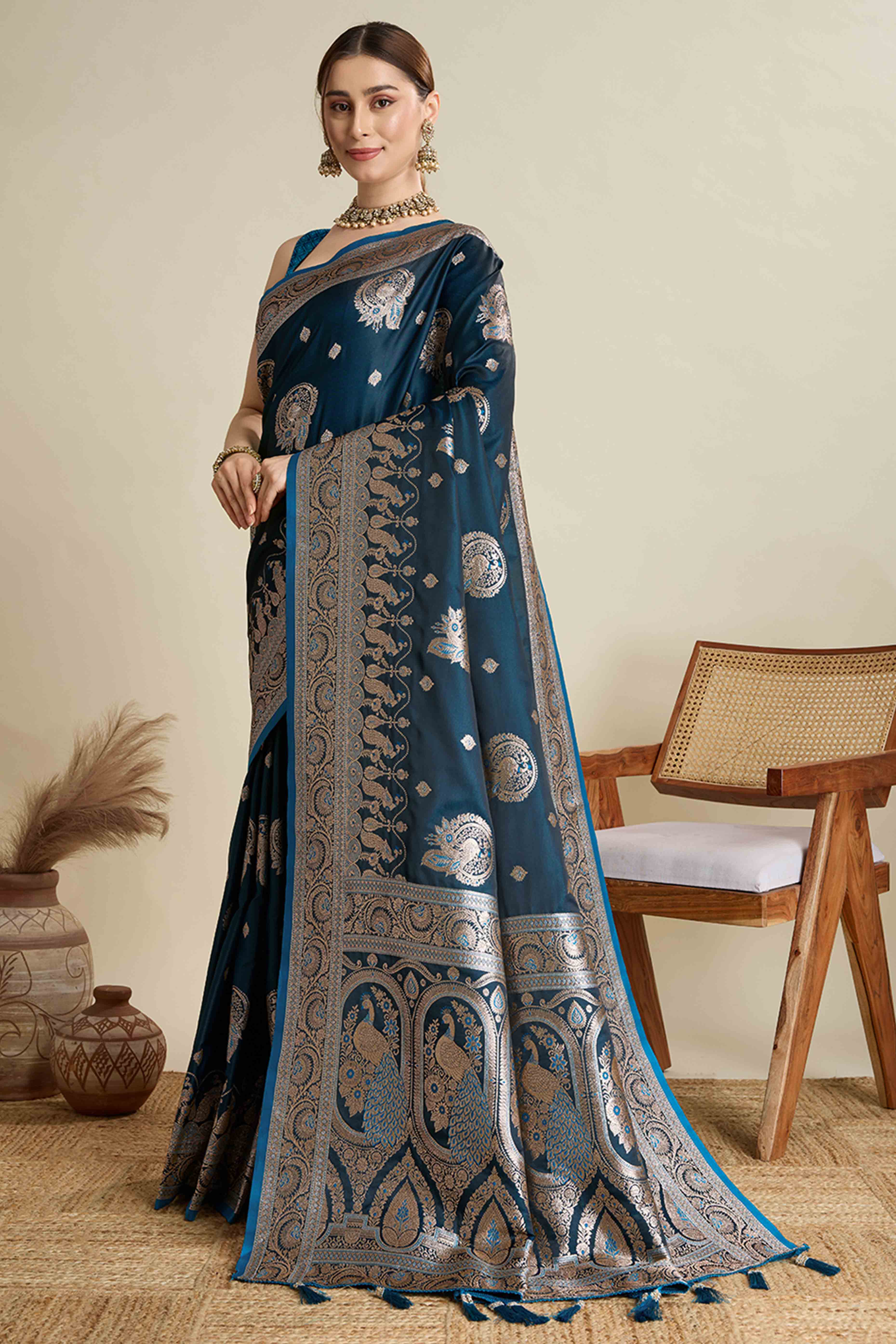 Blue Pure Silk Saree Featuring Traditional Banarasi Zari Weaving Patterns