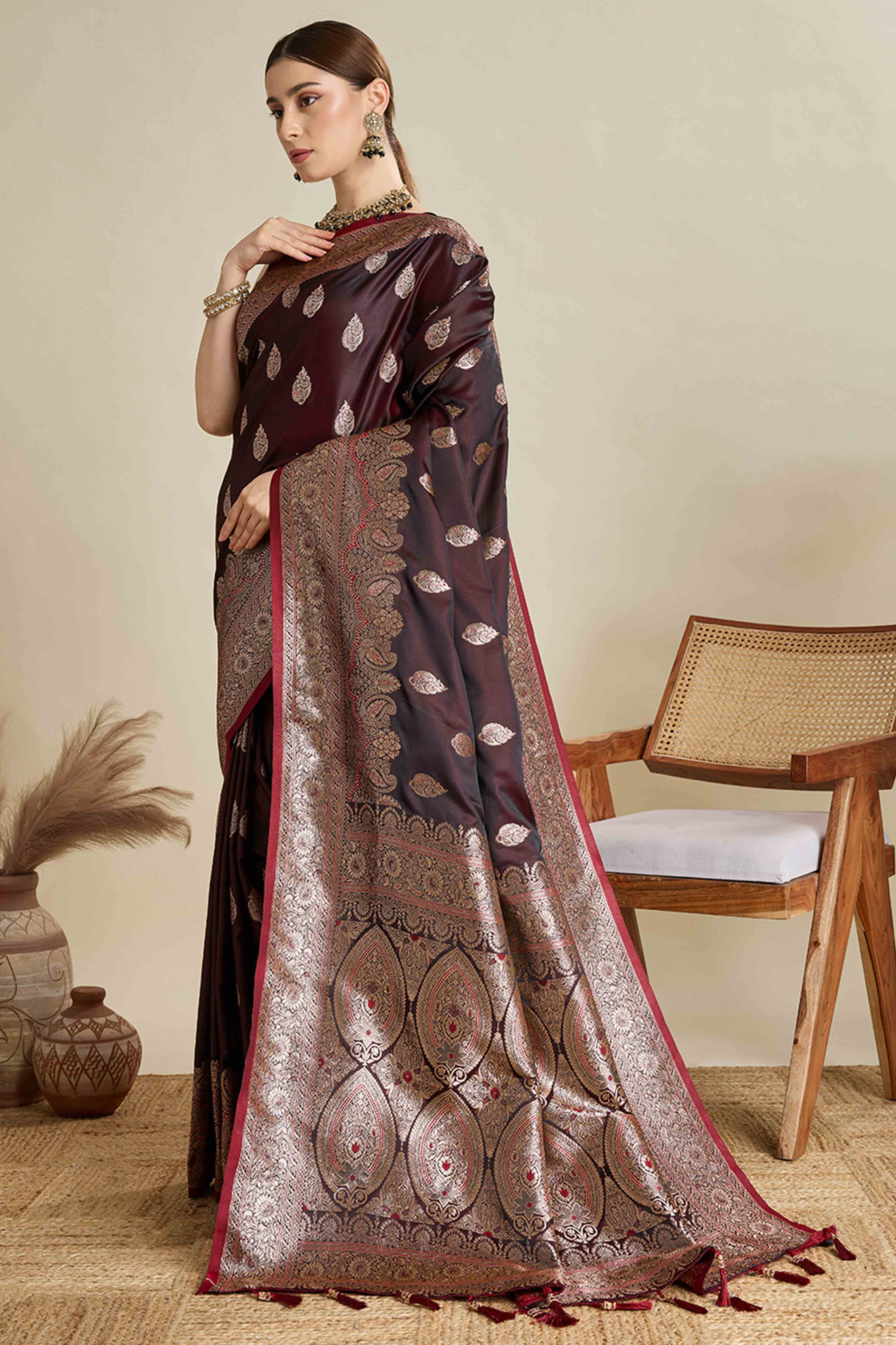 Dark Brown Pure Silk Saree Featuring Traditional Banarasi Zari Weaving Patterns