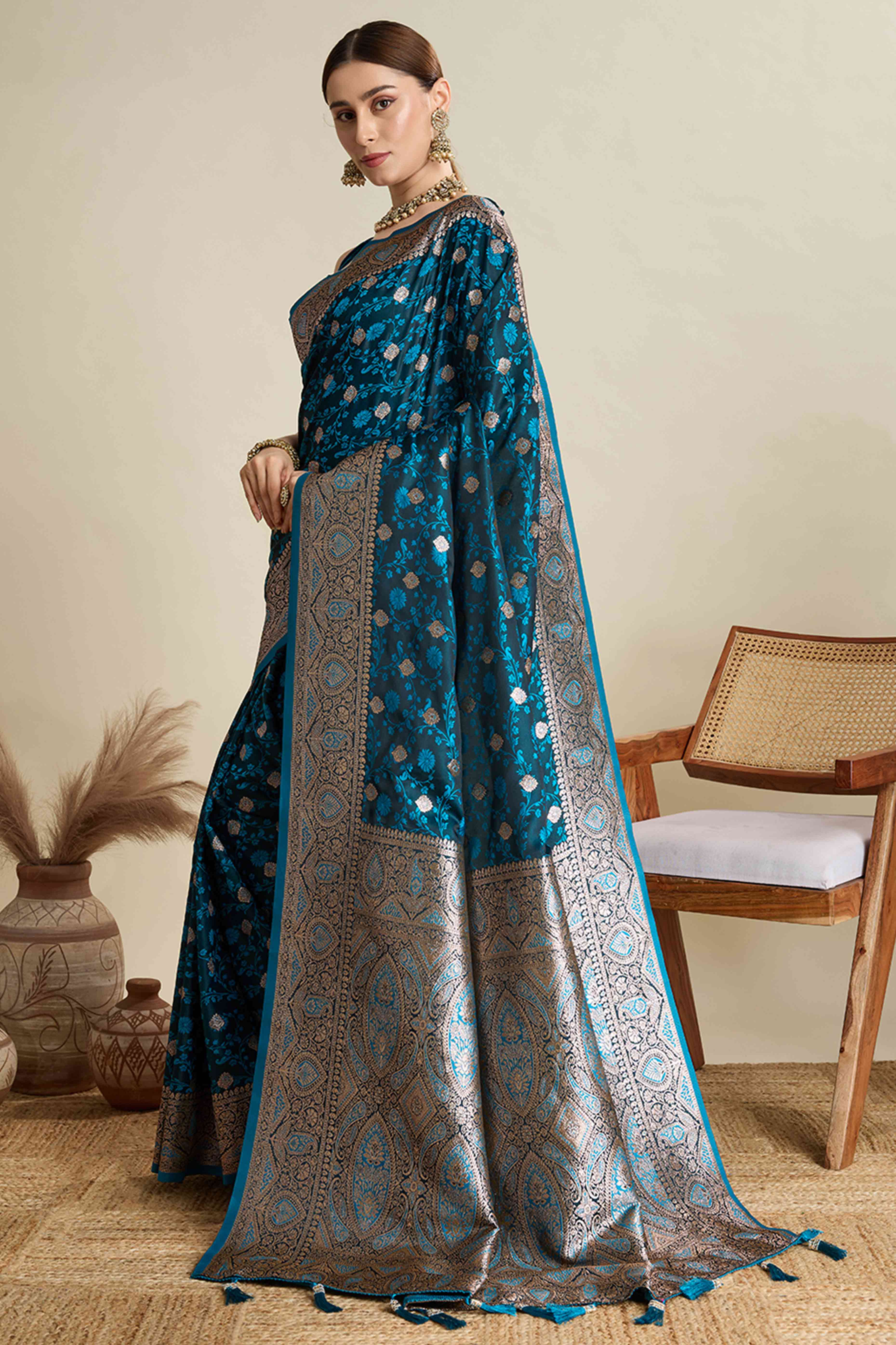Blue Pure Silk Saree Featuring Traditional Banarasi Zari Weaving Patterns