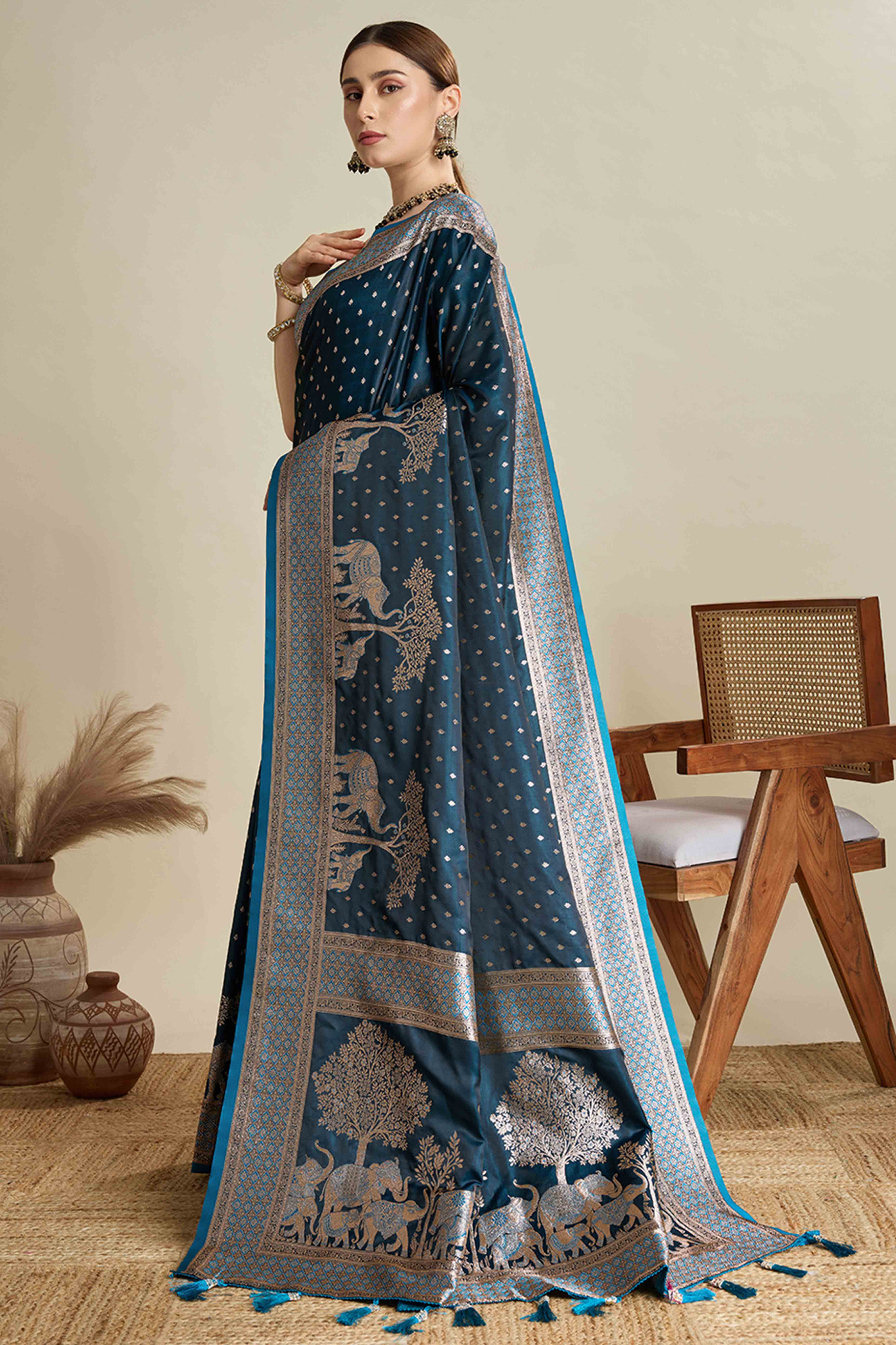 Blue Pure Silk Saree Featuring Traditional Banarasi Zari Weaving Patterns