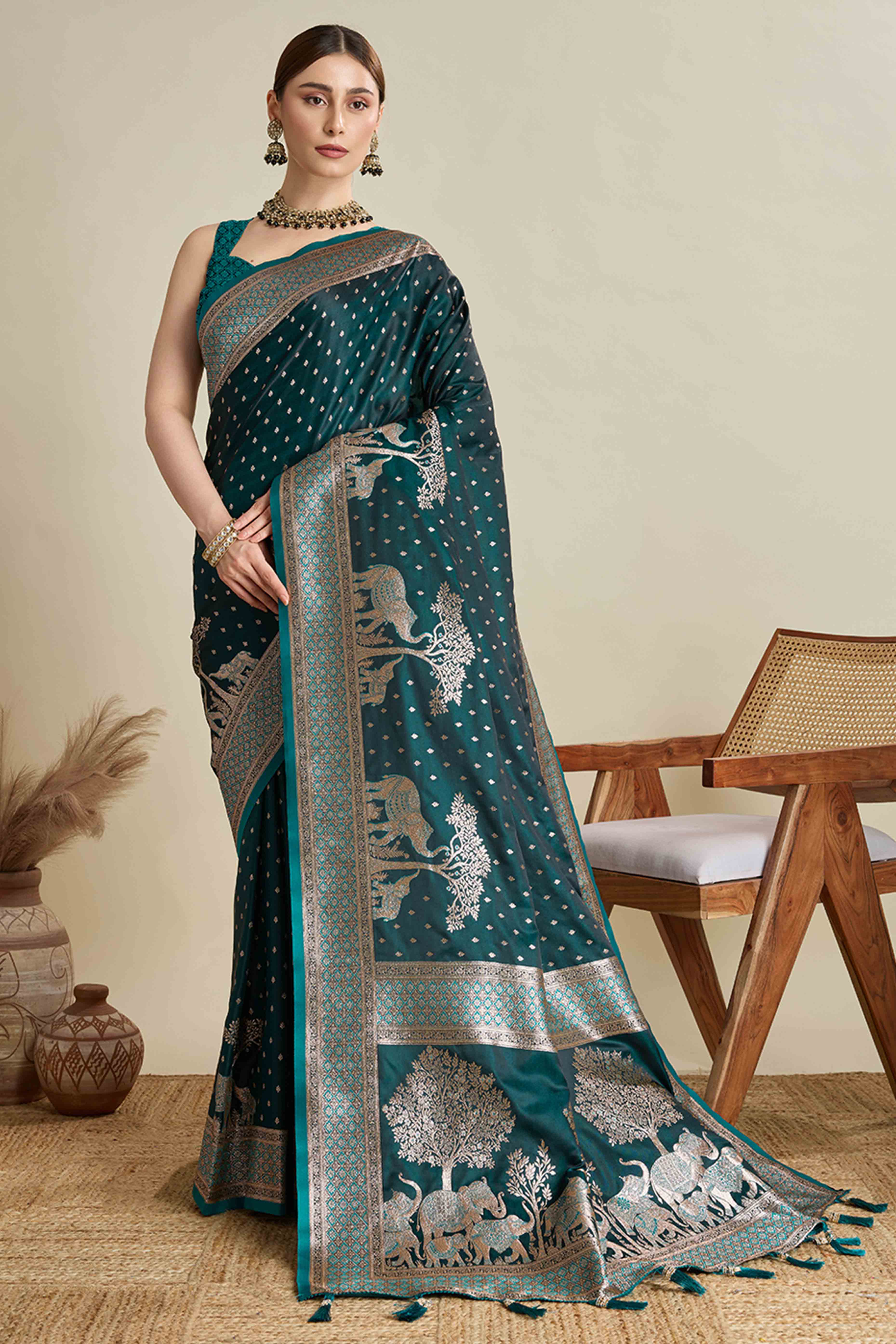 Morpich Green Pure Silk Saree Featuring Traditional Banarasi Zari Weaving Patterns