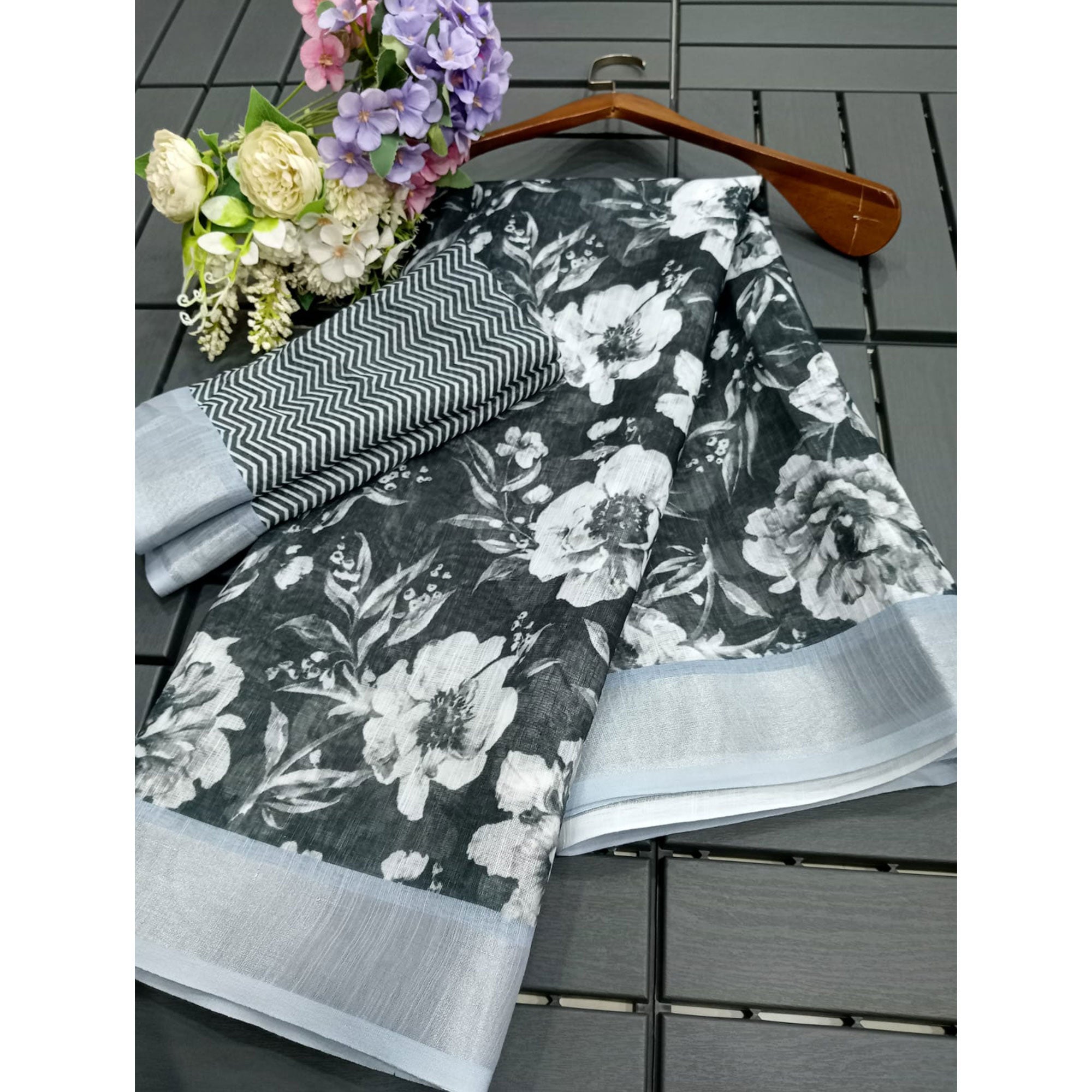 Black & White Floral Printed Linen Saree