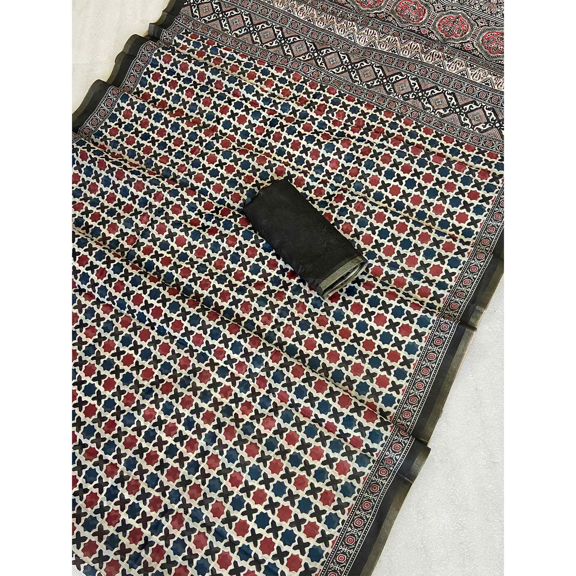 Multicolor Geometric Printed Linen Saree With Zari Border