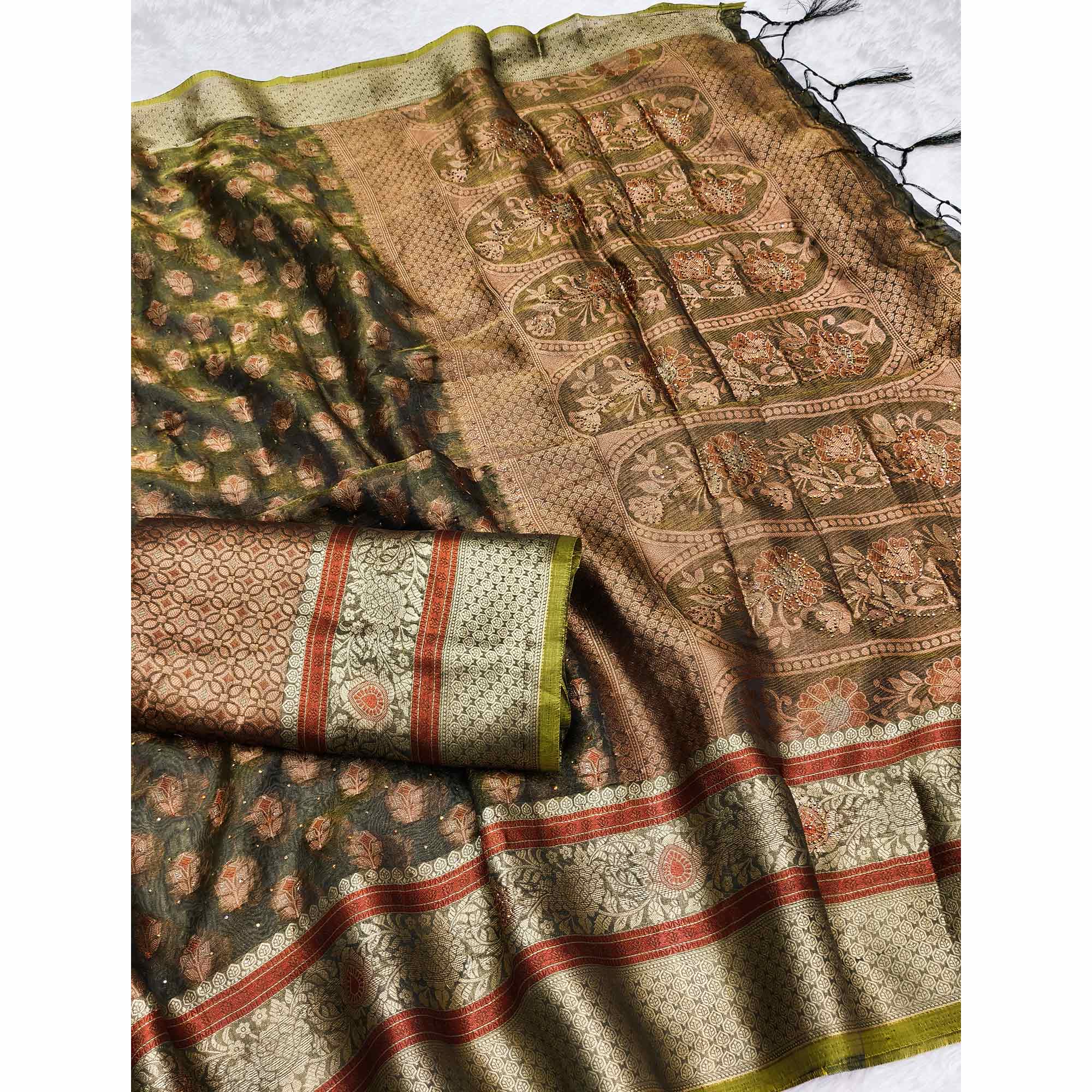 Stunning Green Floral Weaving Banarasi Crushy Silk Saree With Stone Work & Tassel Pallu