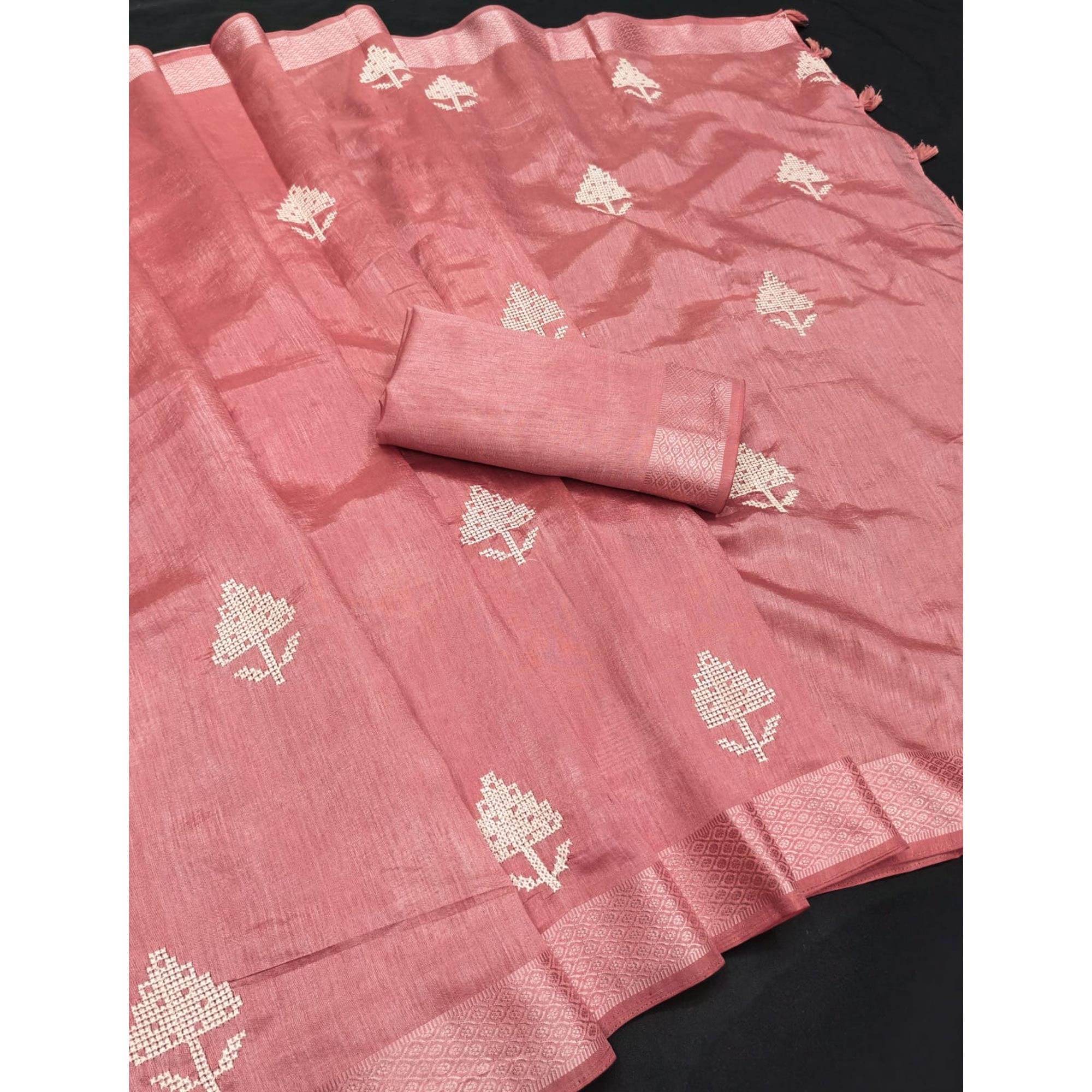 Peach Embroidered Art Silk Saree Adorned With Classic Zari Weaving Details