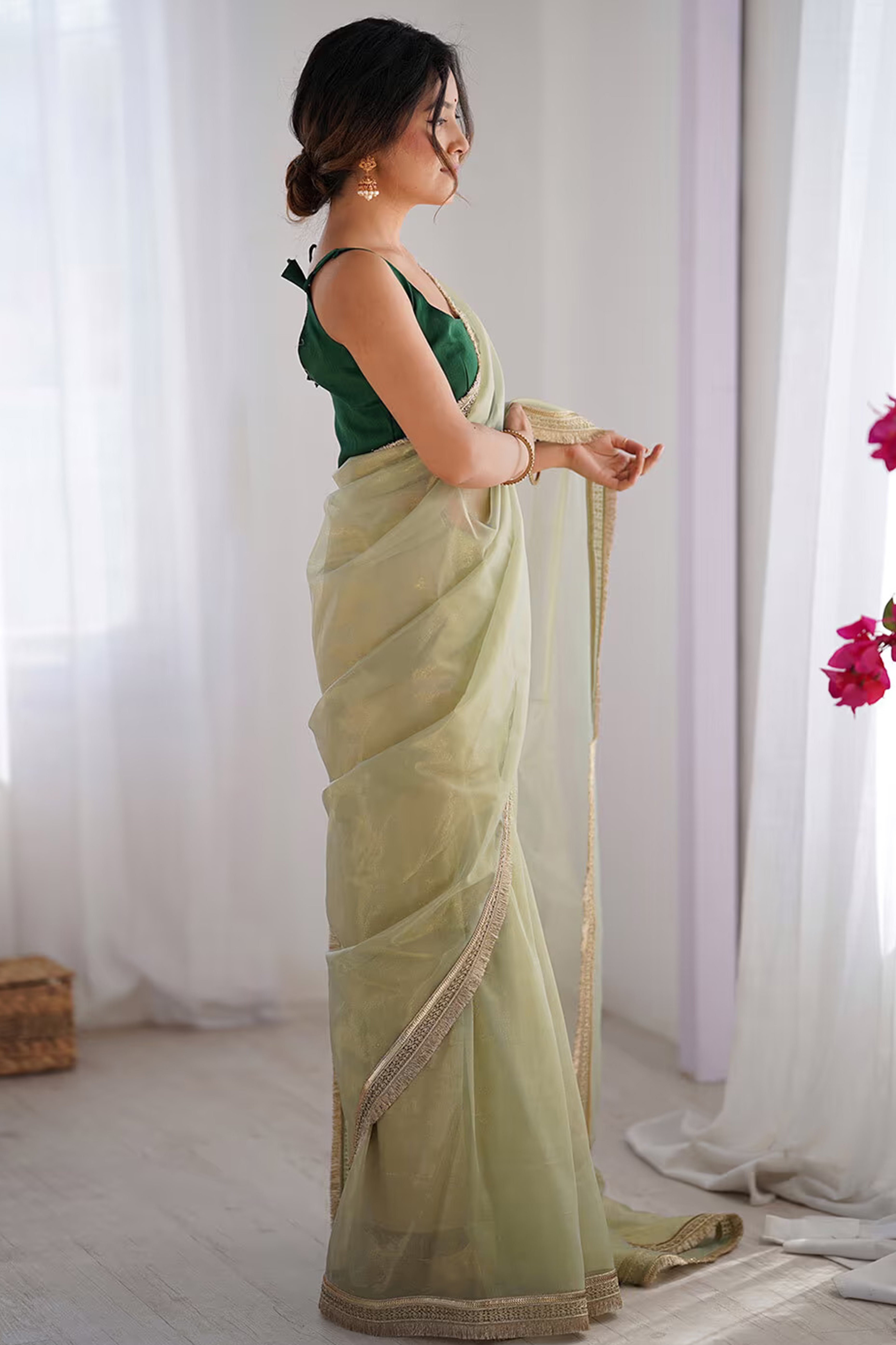 Green Solid Pattern Net Saree with Refined Lace Work for Parties