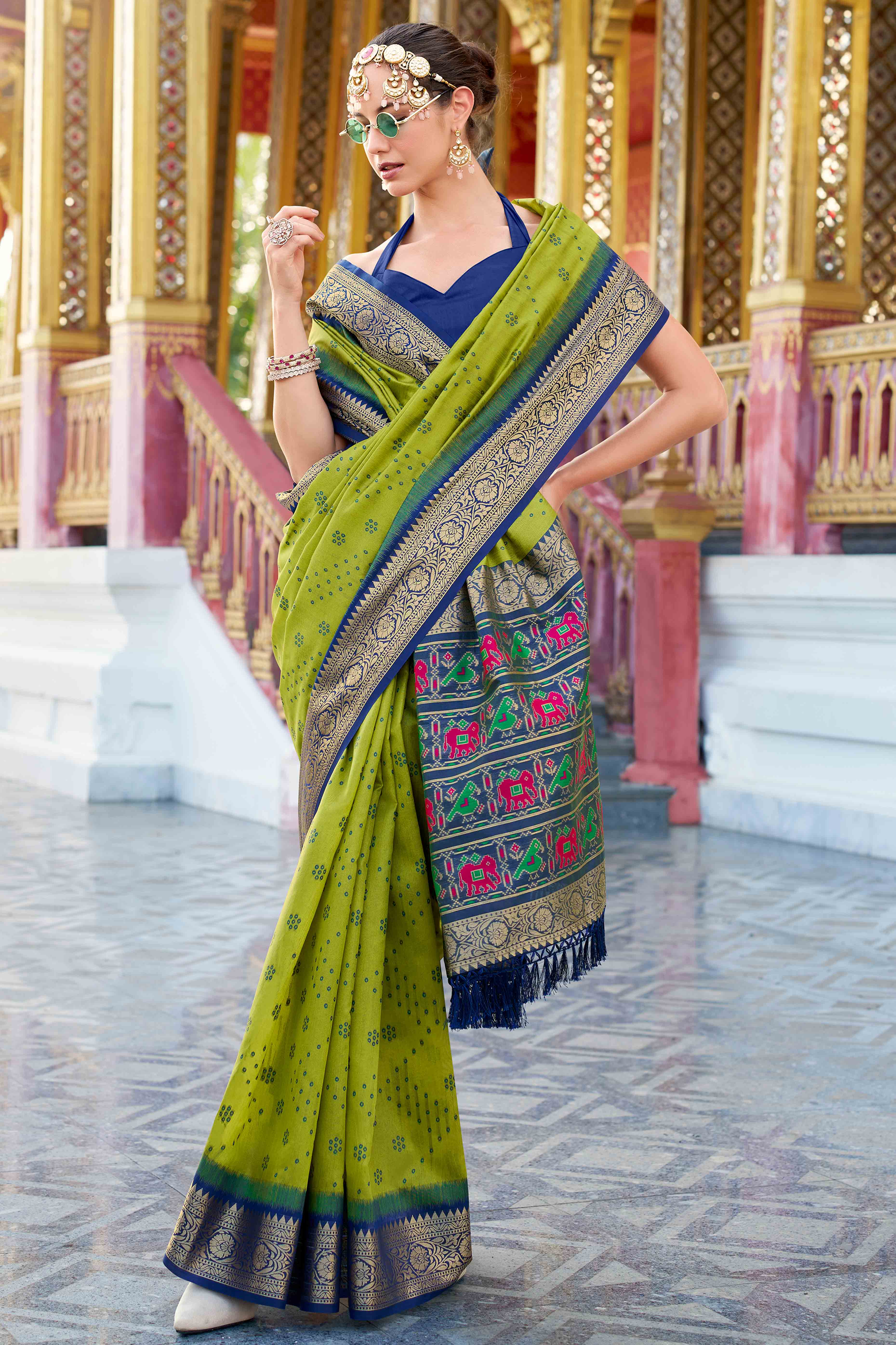 Silk Blend Woven Bandhani Saree In Green With Contrasting Patola Pallu