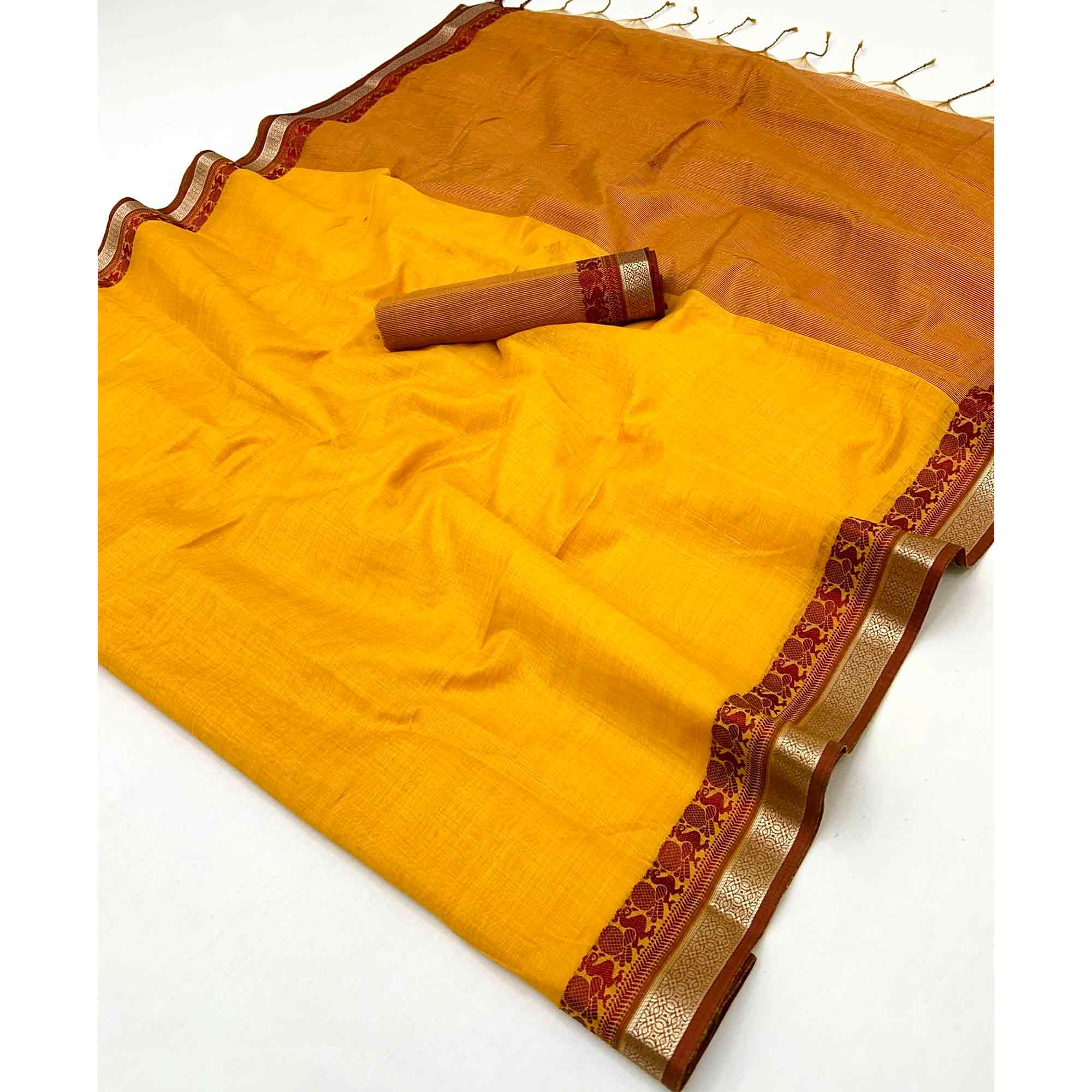 Yellow Pure Handloom Silk Saree with an Elegantly Woven Jacquard Border